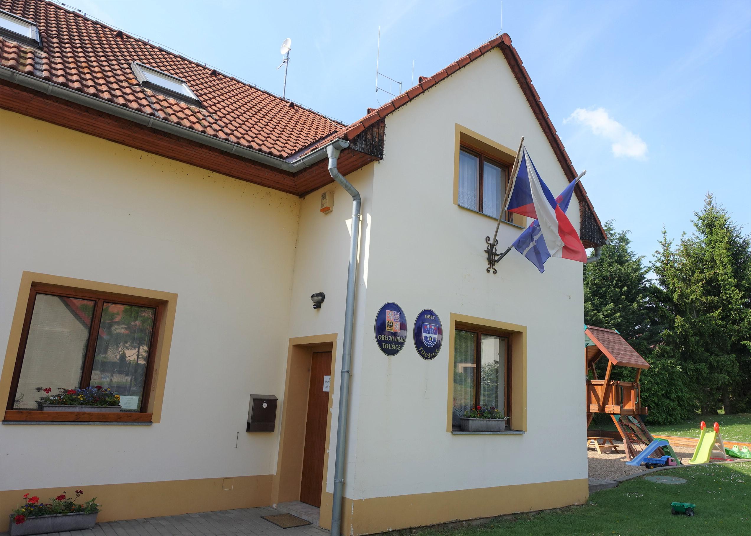 Toušice - obecní úřad foto 2