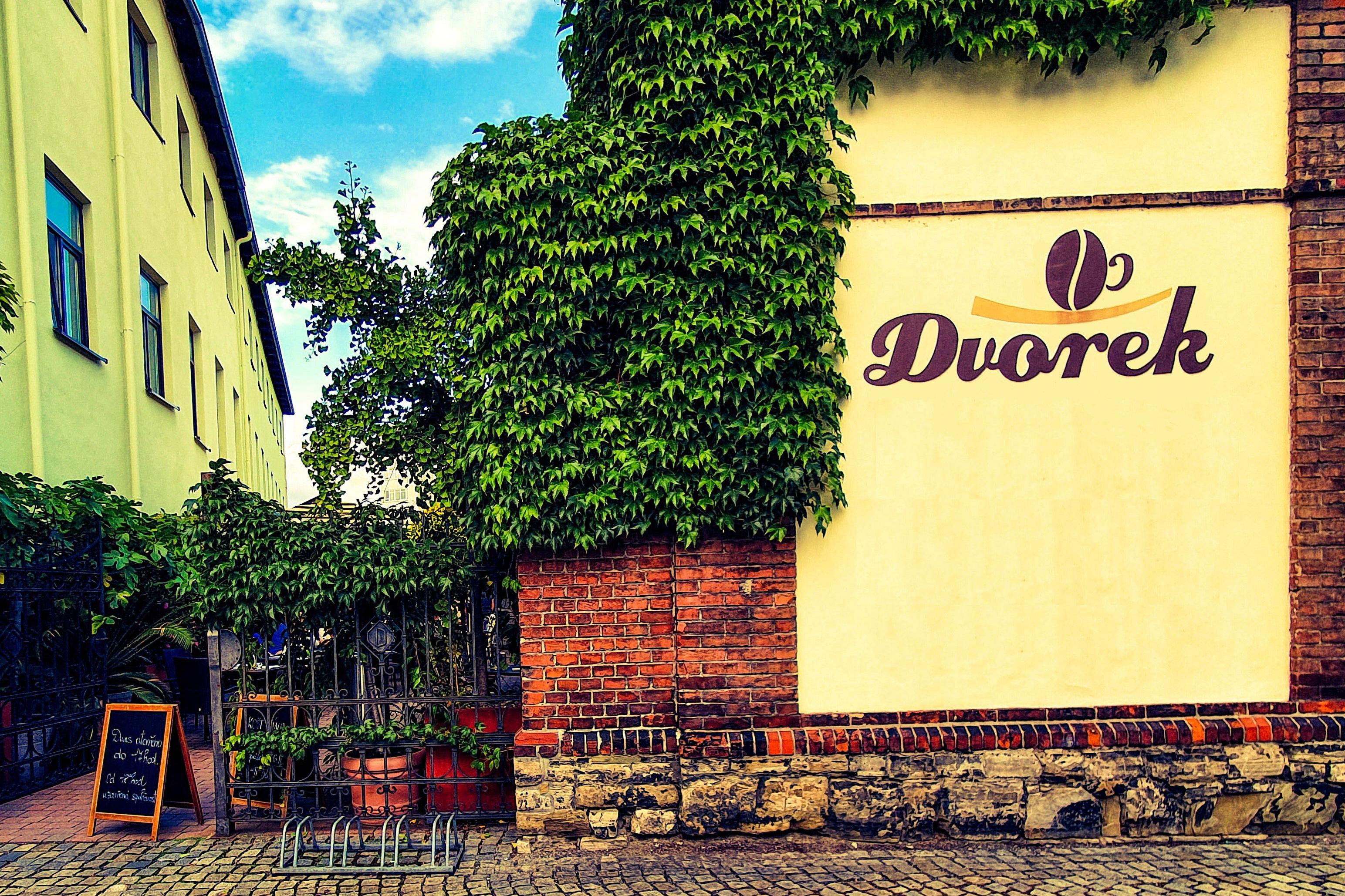 Restaurace a kavárna Dvorek