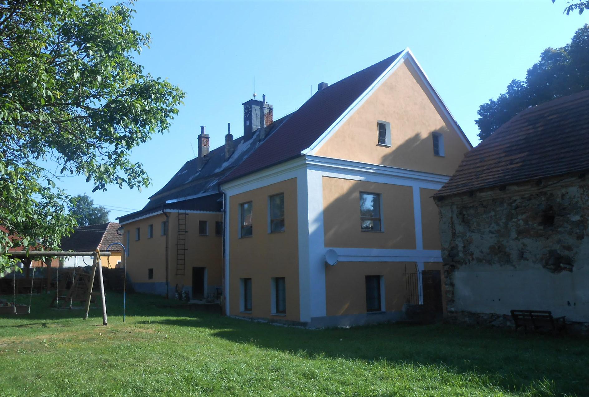 Kladruby - obecní úřad foto 2
