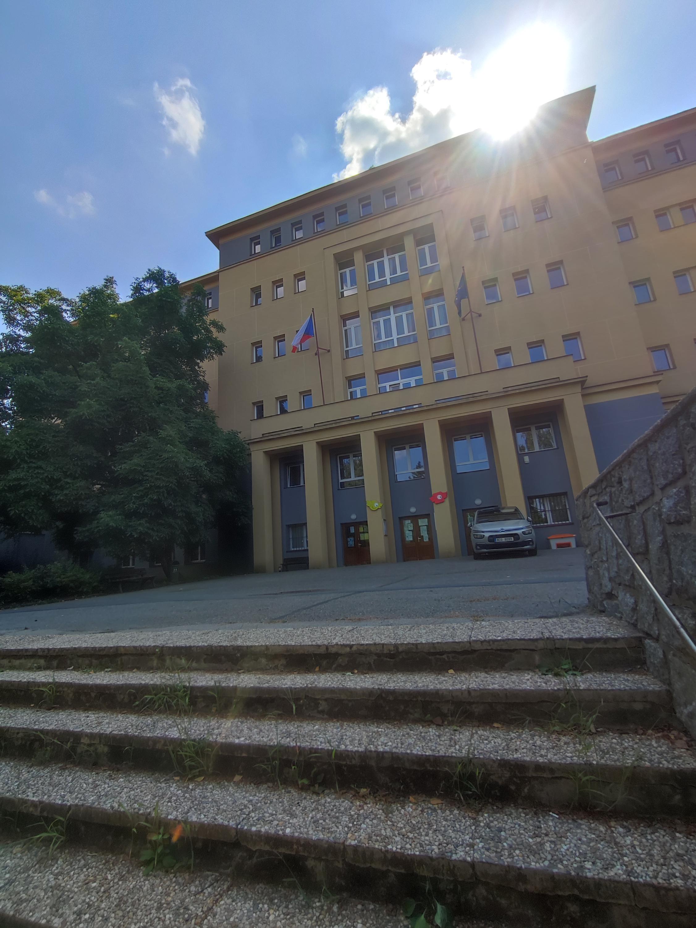 Základní škola s rozšířenou výukou jazyků, Praha 4, Jeremenkova 1003