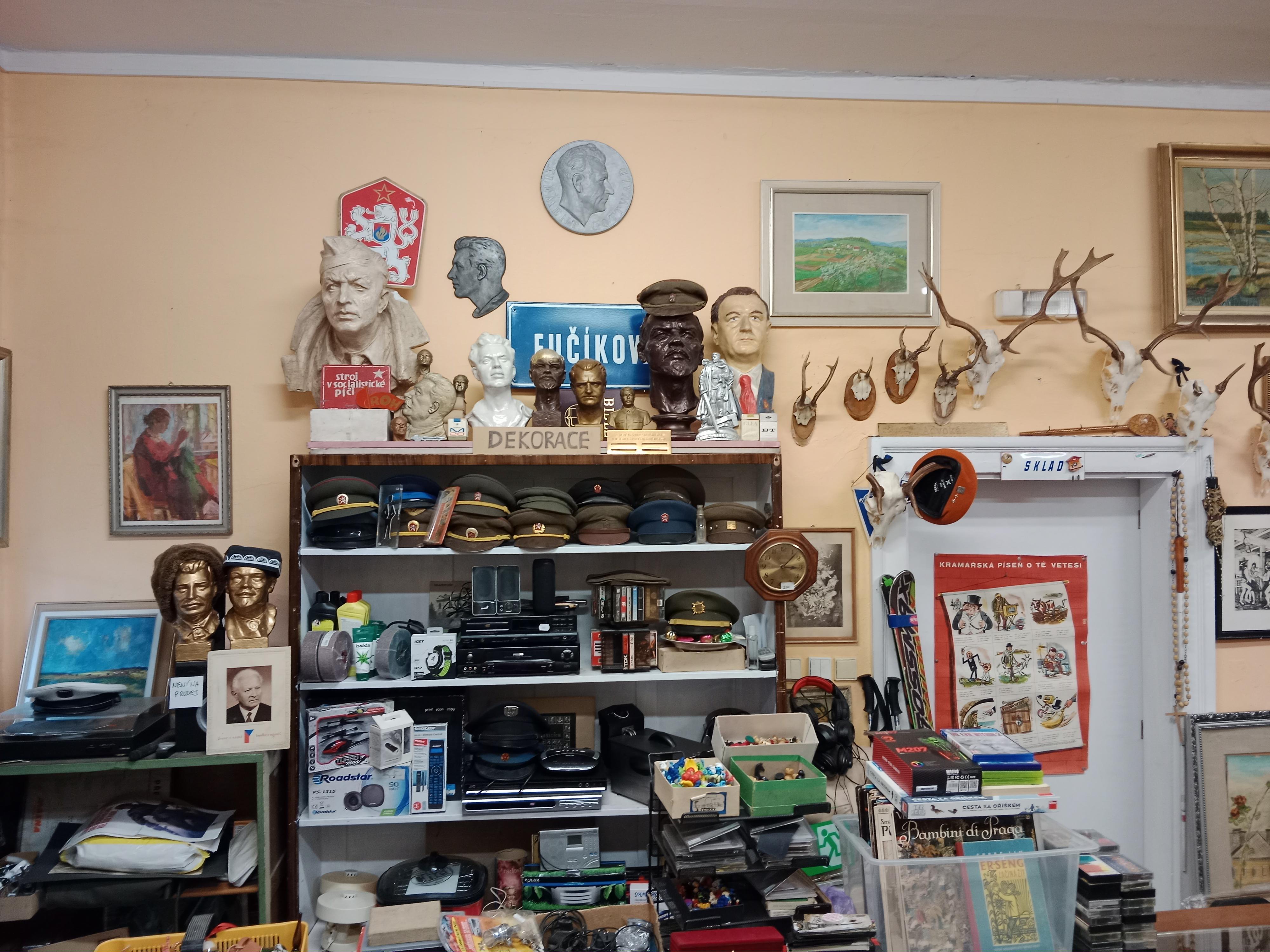 Antik bazar Hranice foto 2