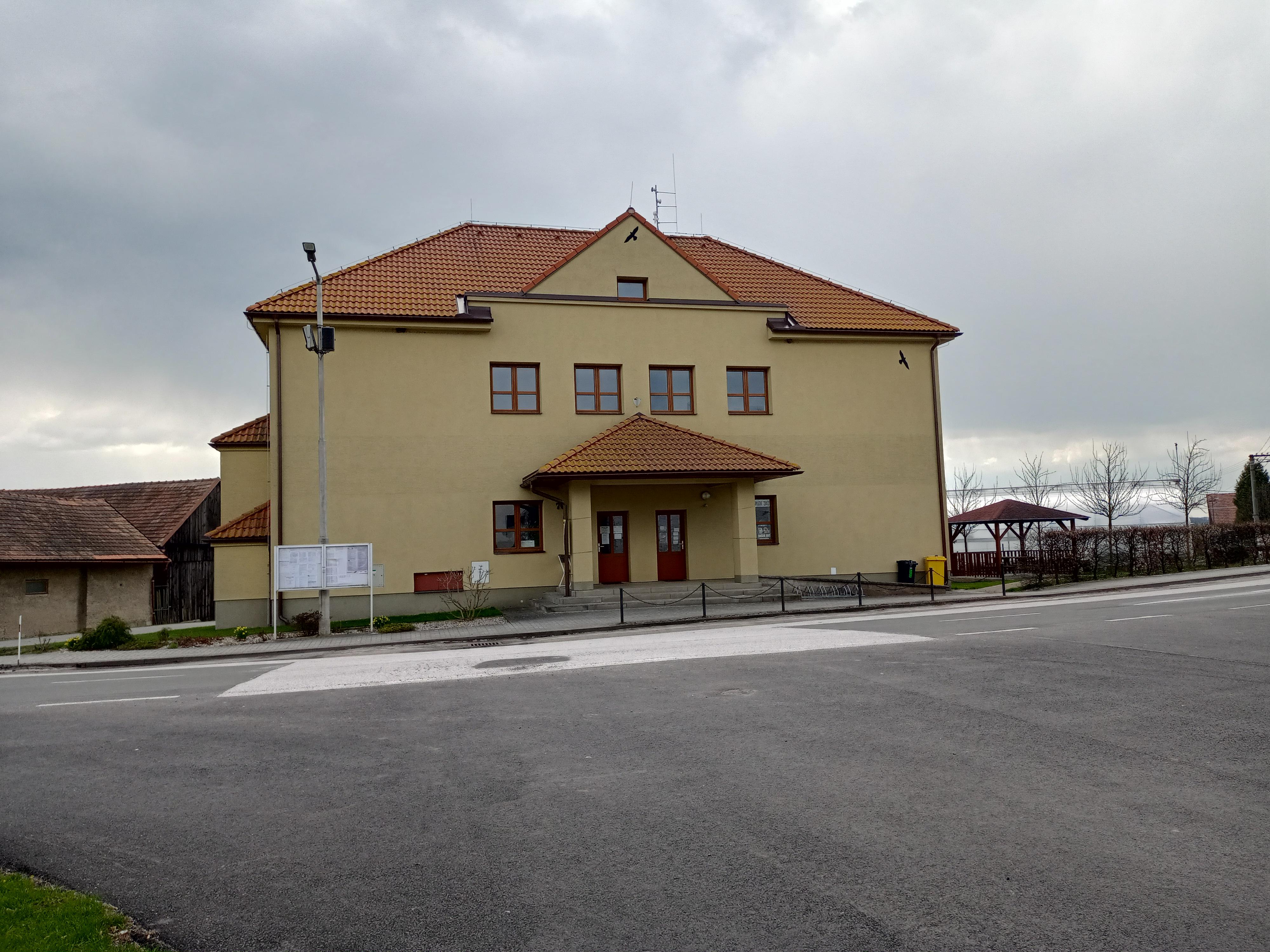 Vinary - obecní úřad foto 3
