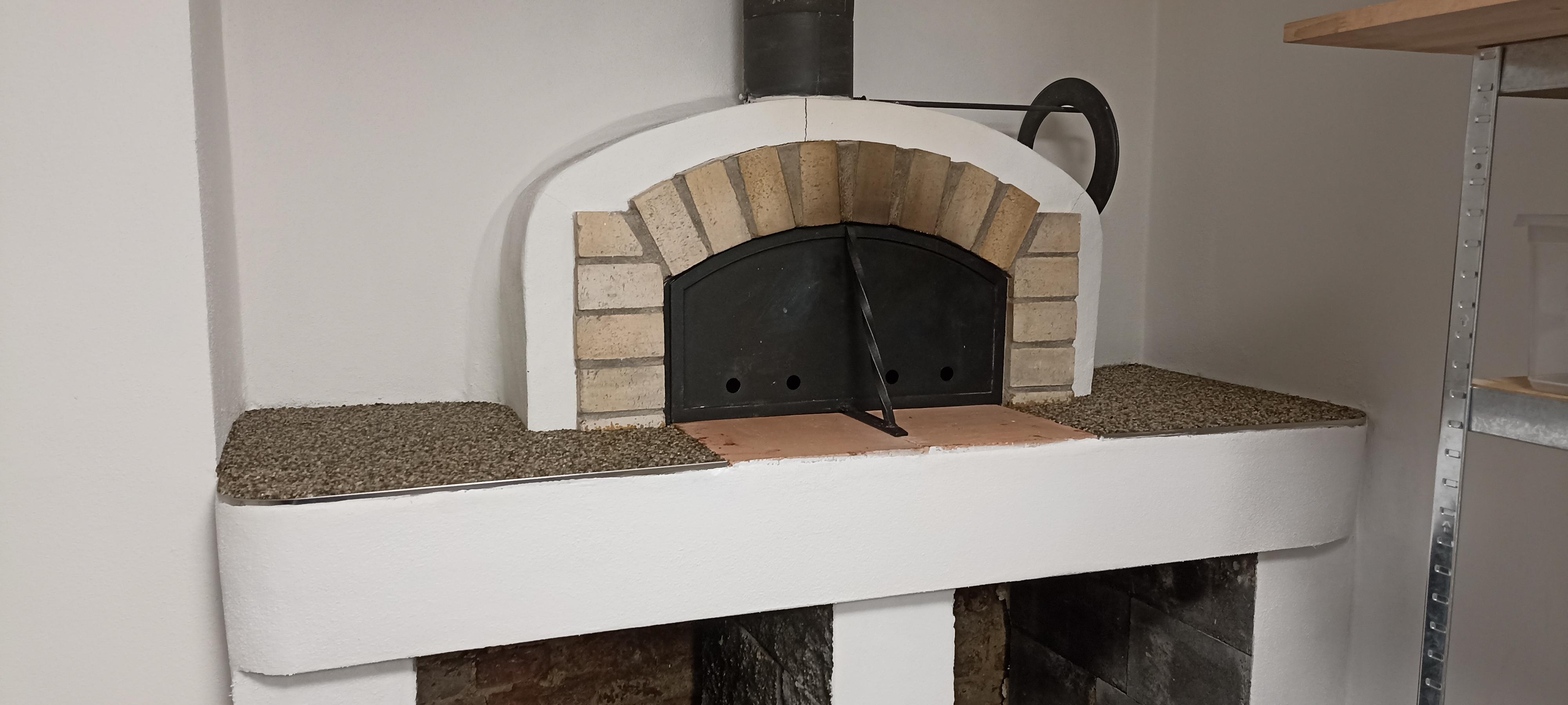 Pizza z kamenné pece foto 2