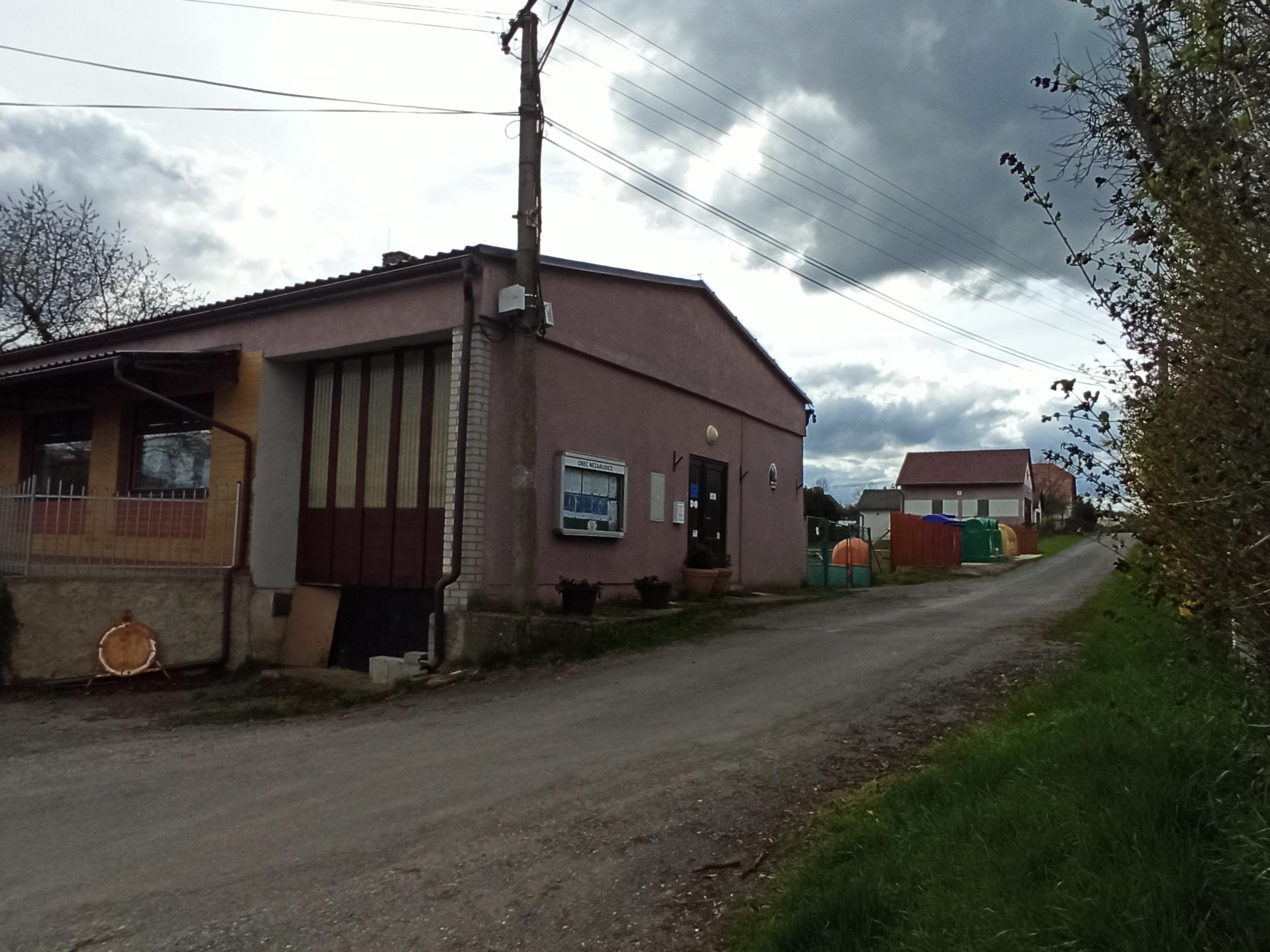 Nezabudice - obecní úřad foto 2