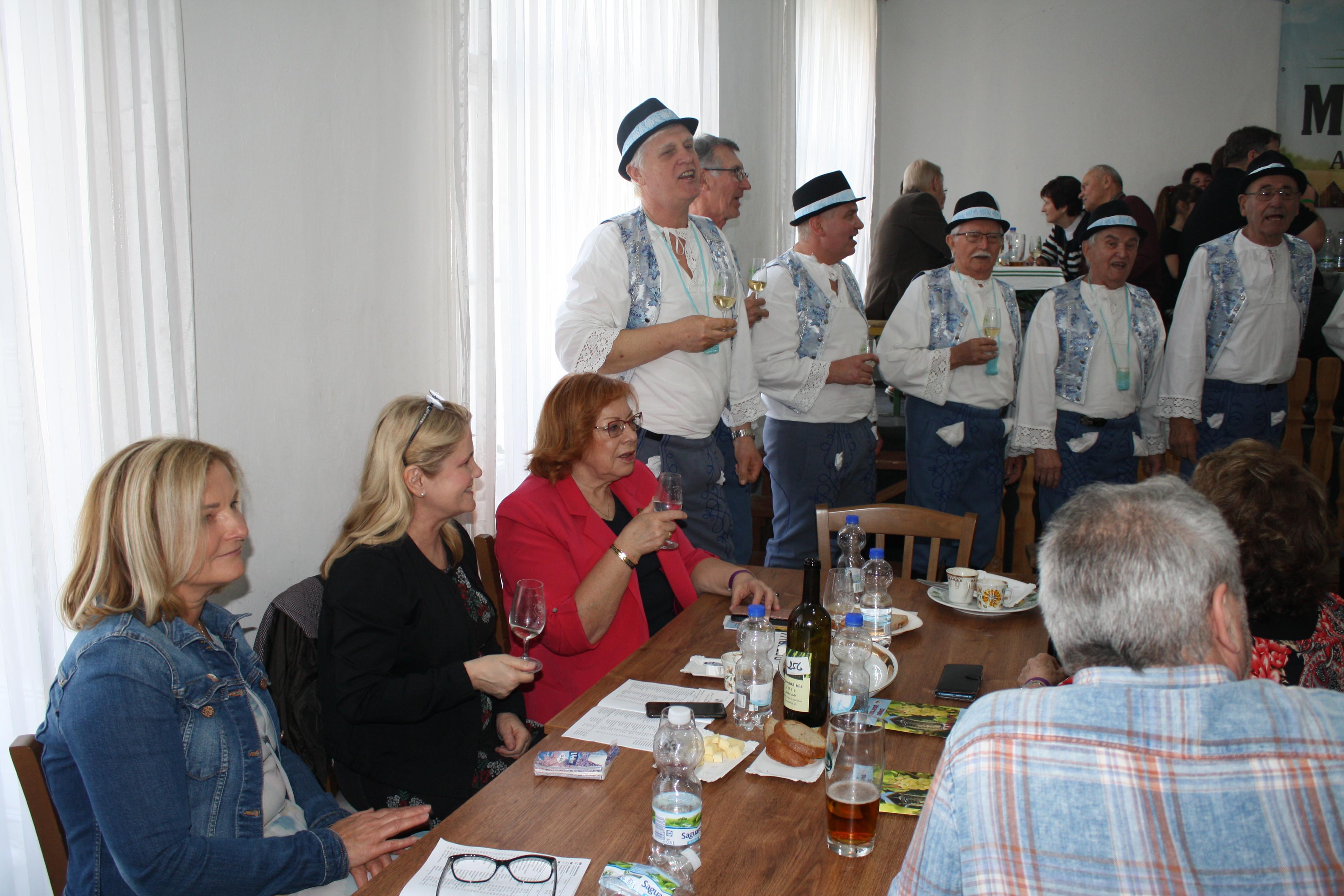 Miroslavské Knínice - obecní úřad foto 6