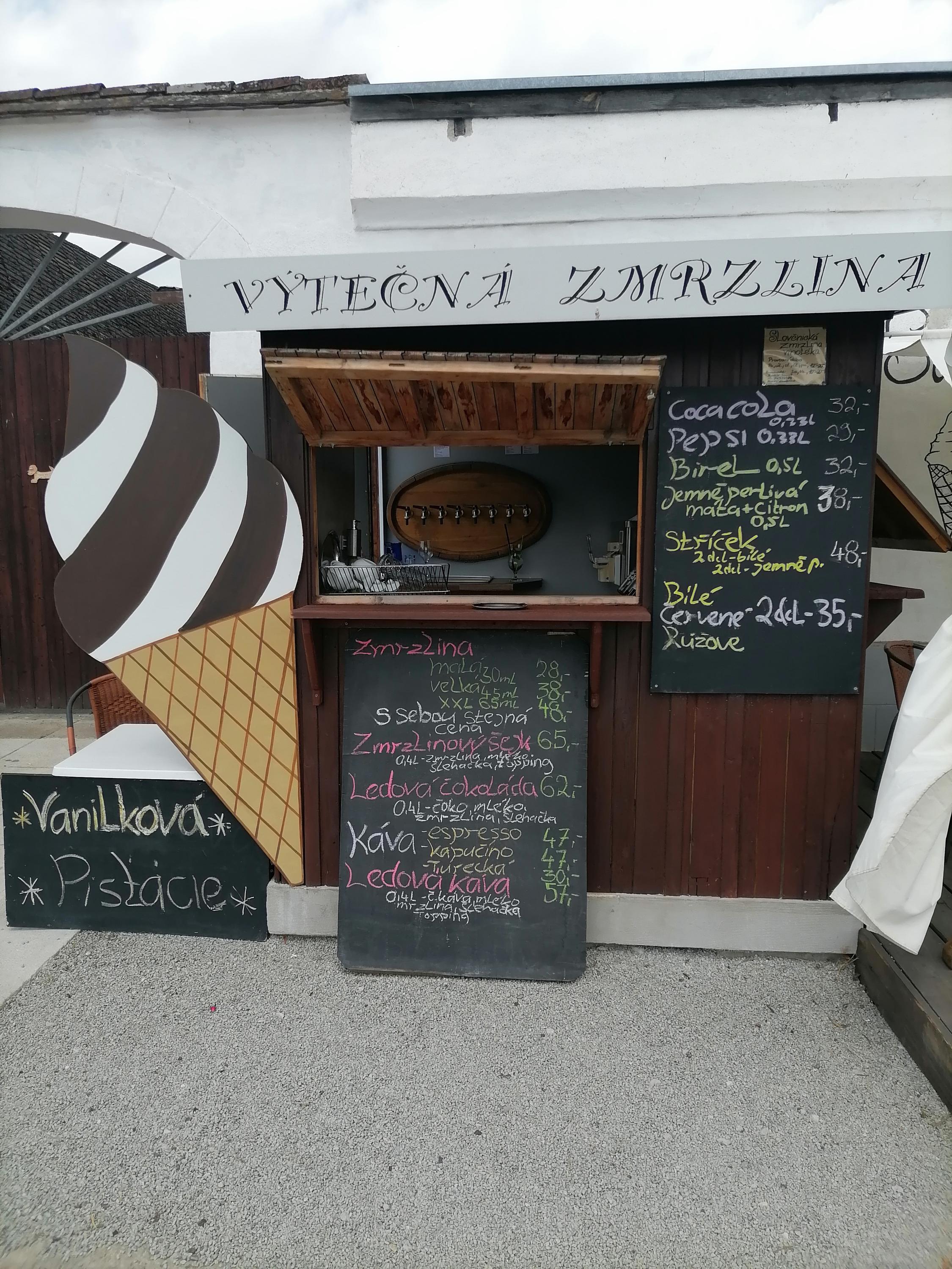 Slověnická zmrzlina a vinotéka foto 6