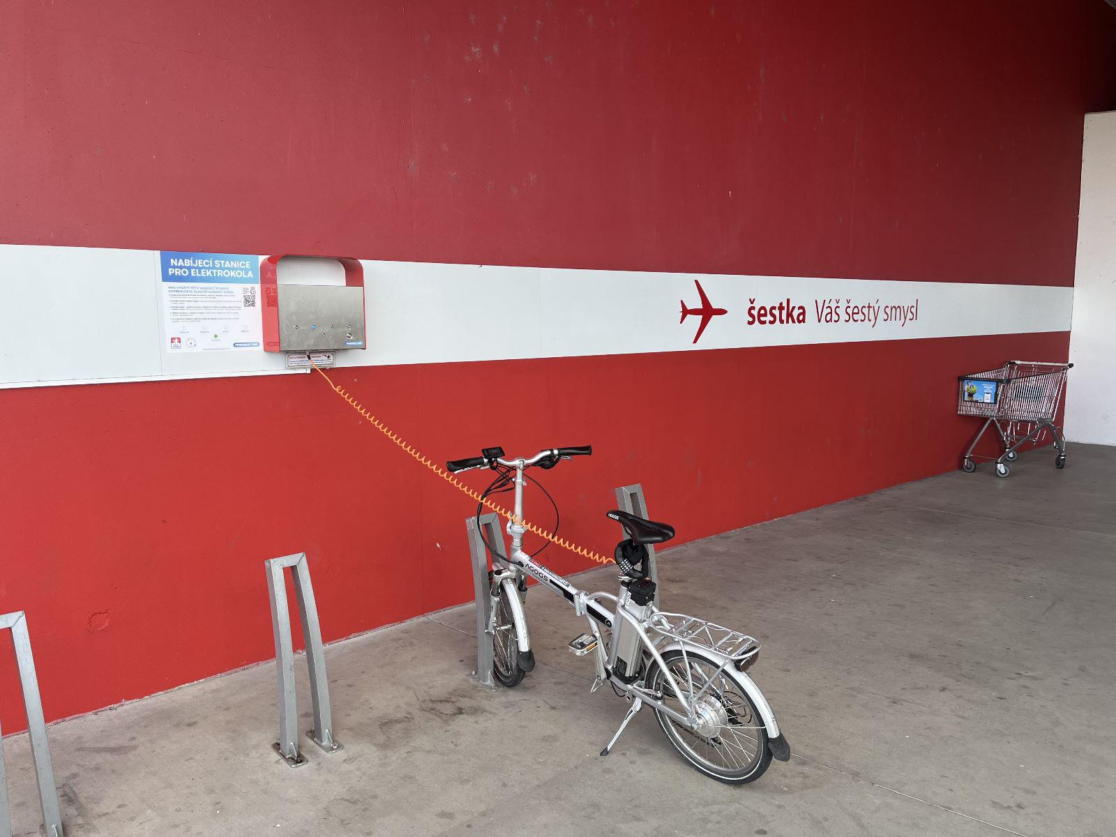 Nabíjecí stanice Obchodní centrum Šestka foto 5