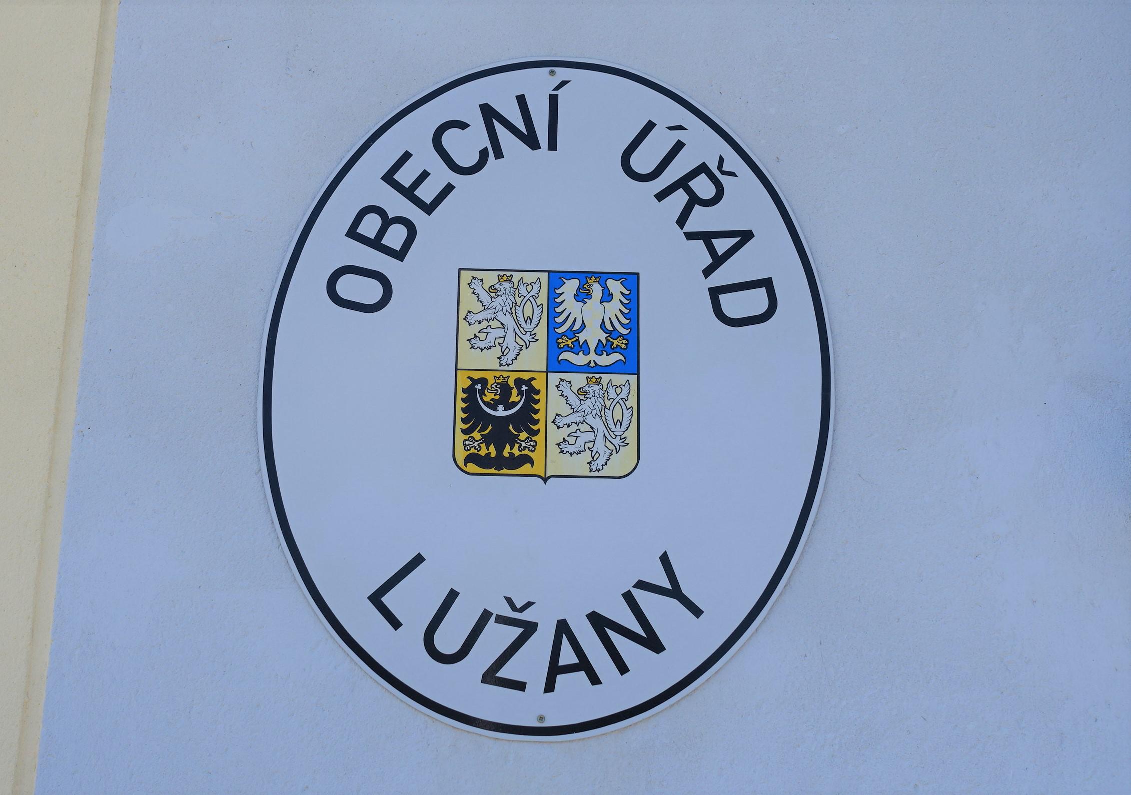 Obecní úřad Lužany foto 2