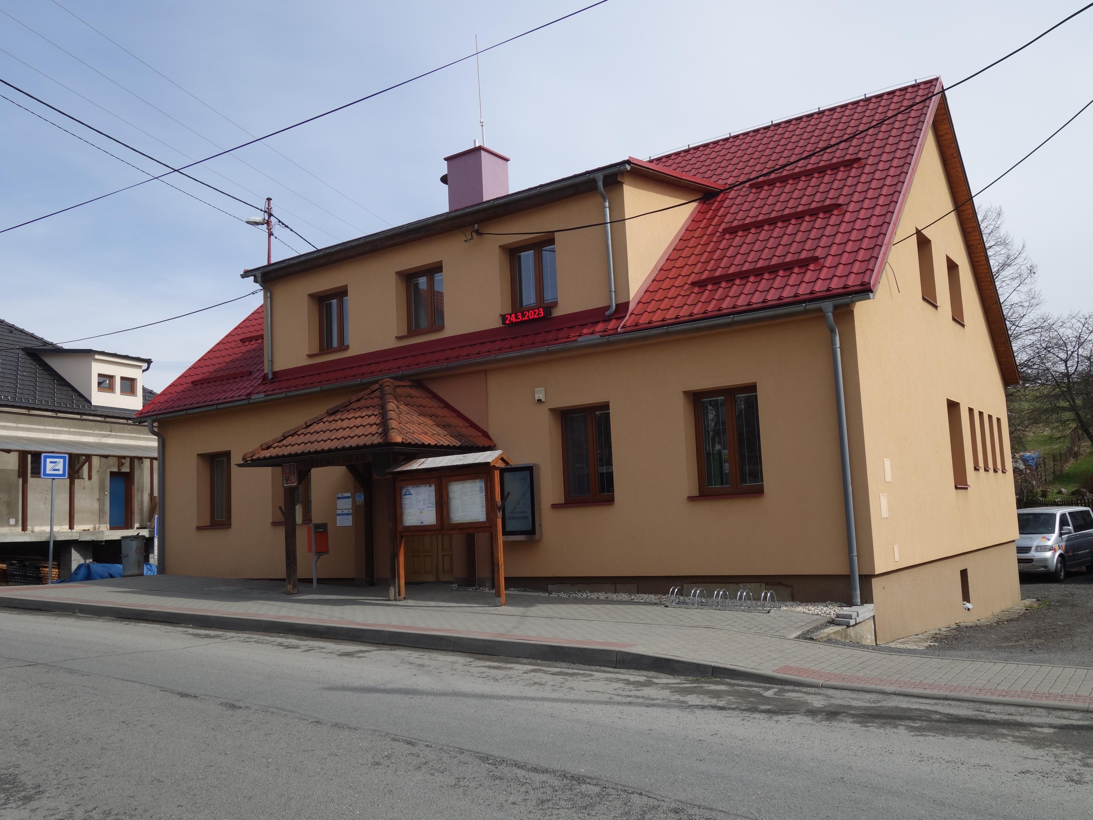 Lačnov - obecní úřad foto 3