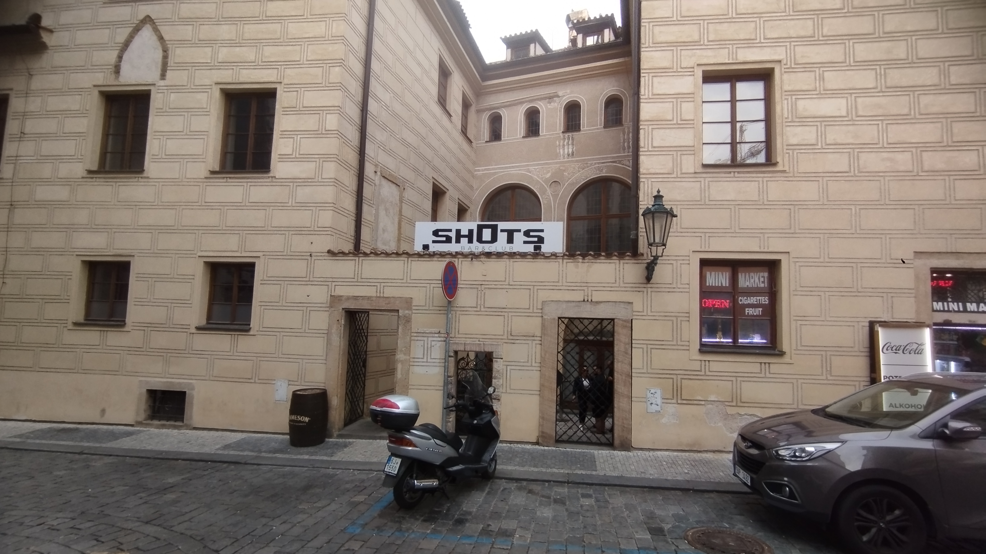 Shots Bar & Club foto 1