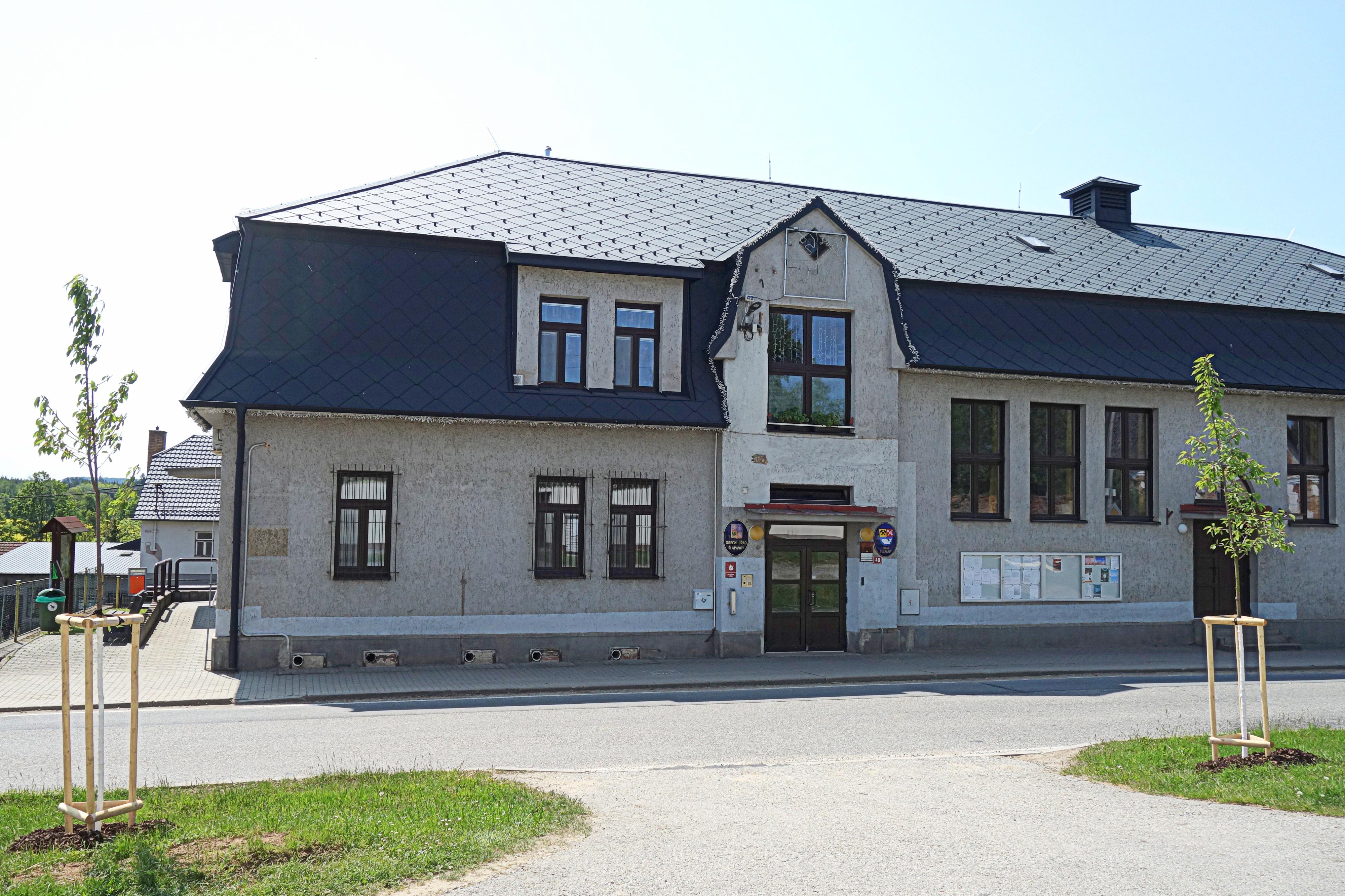 Šlapanov - obecní úřad foto 2