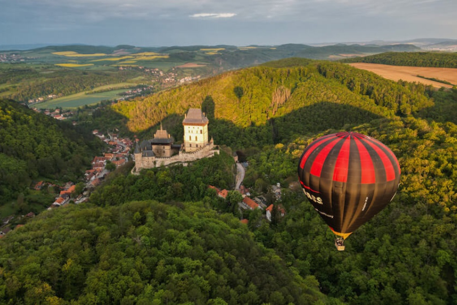 Let balónem standard