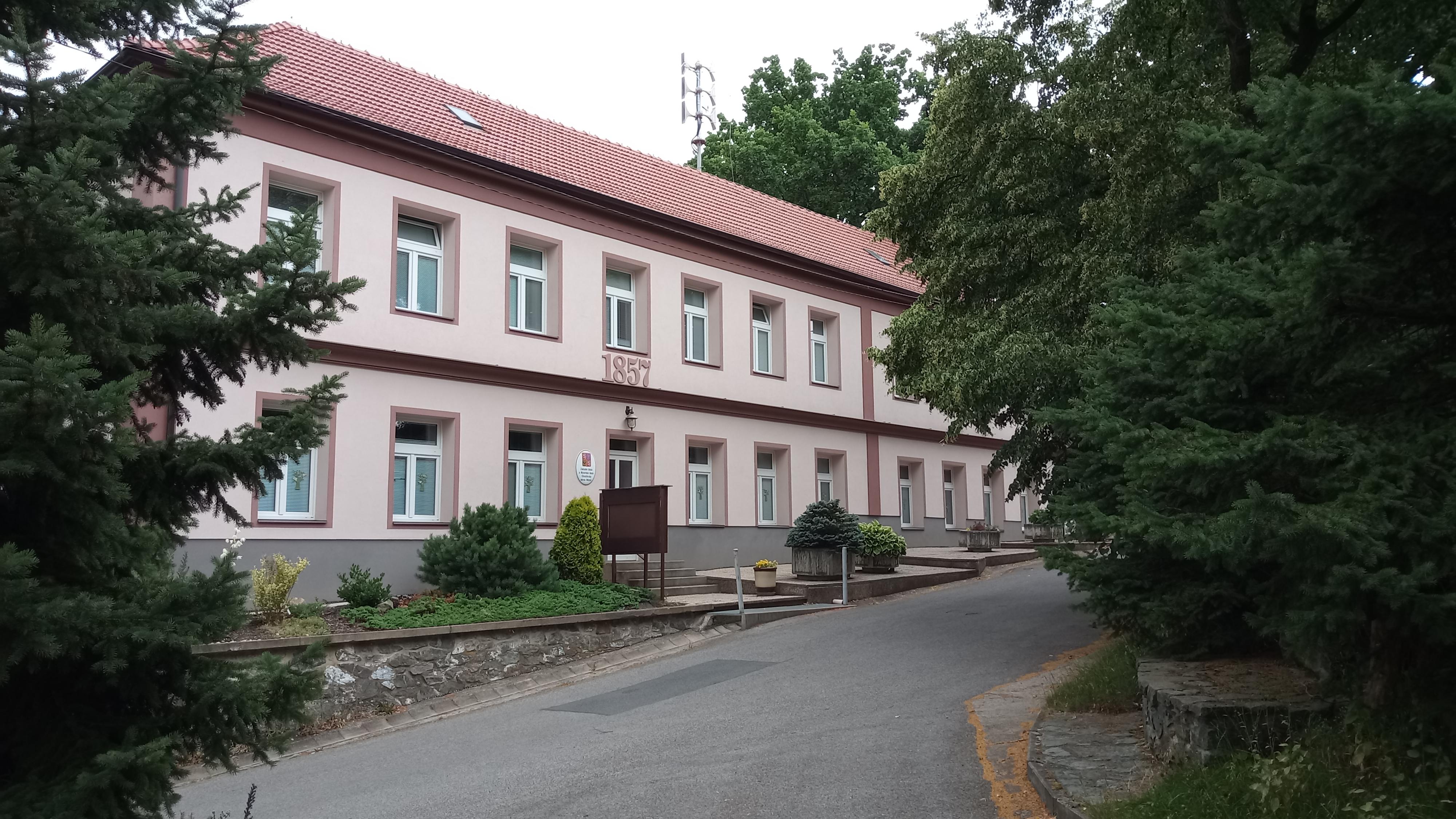 ZŠ a MŠ Chvatěruby foto 2