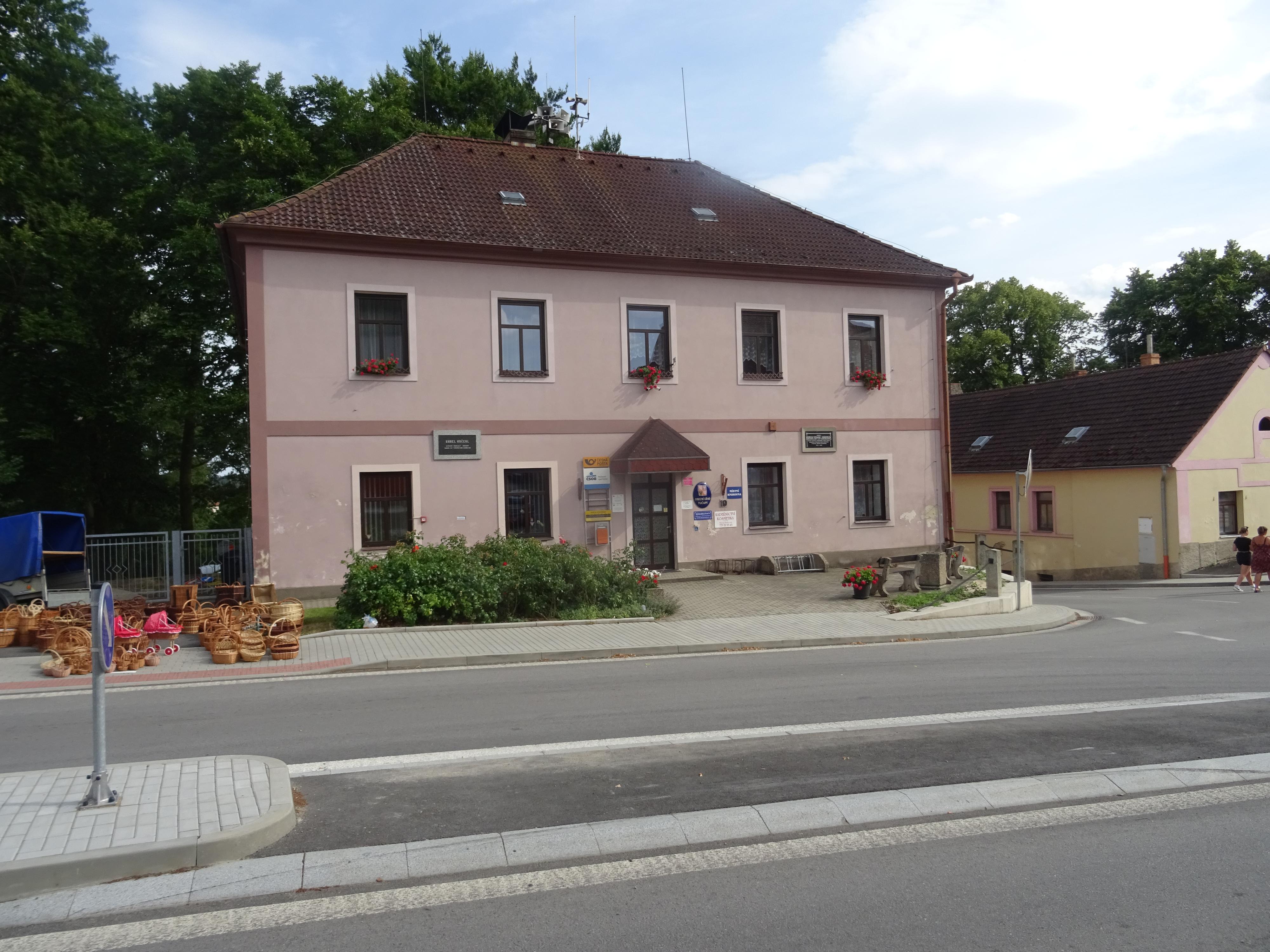 Tučapy - obecní úřad foto 3