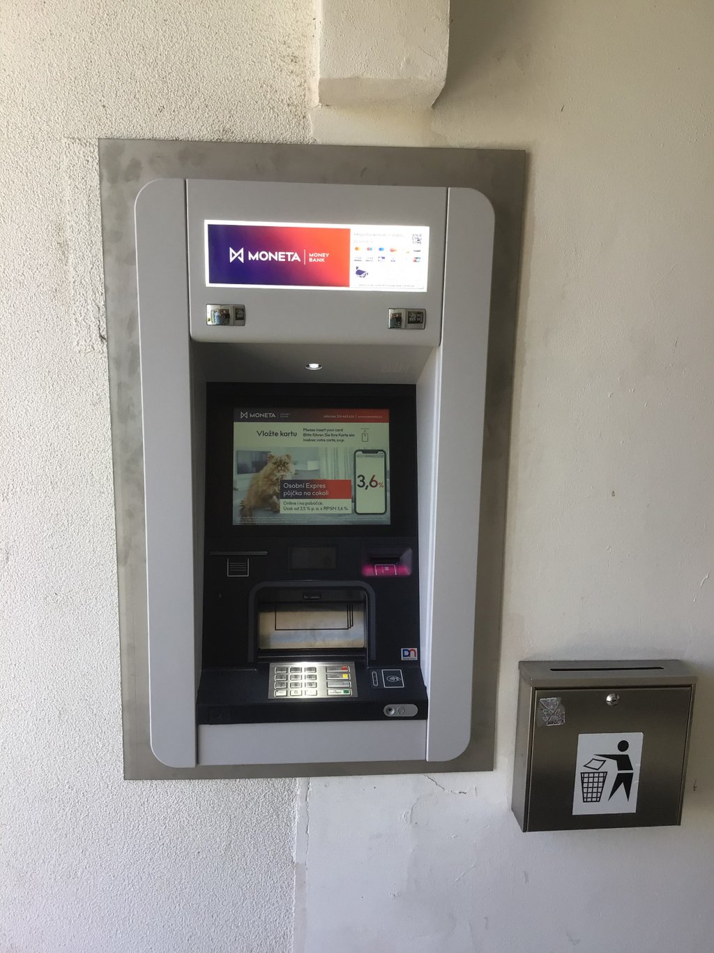 Bankomat MONETA Bank vkladový foto 2