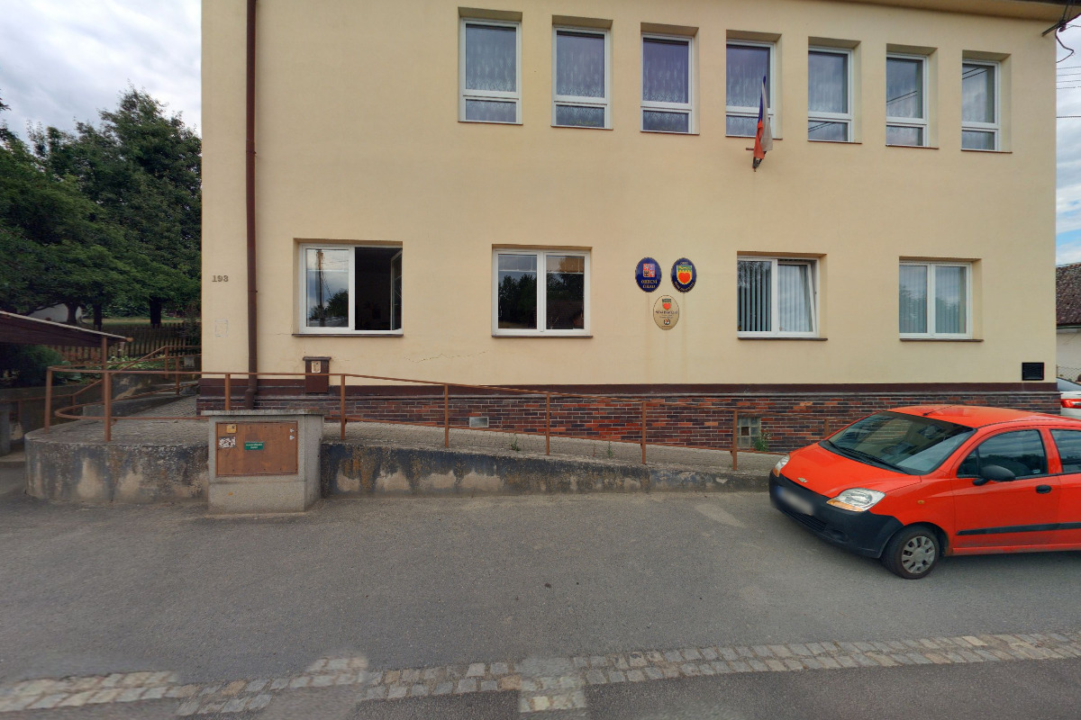 Nová Hradečná - obecní úřad