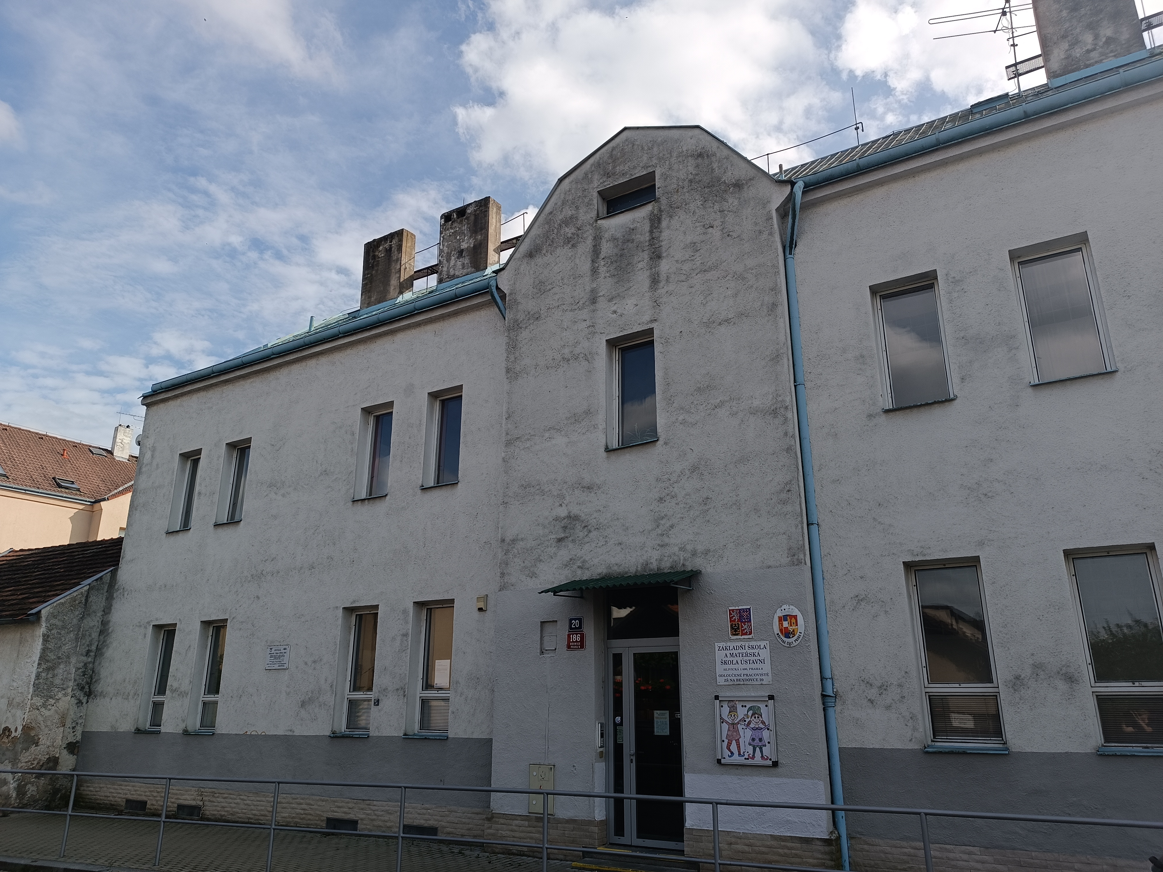 Základní škola a mateřská škola Ústavní, Praha 8, Hlivická 1 foto 2