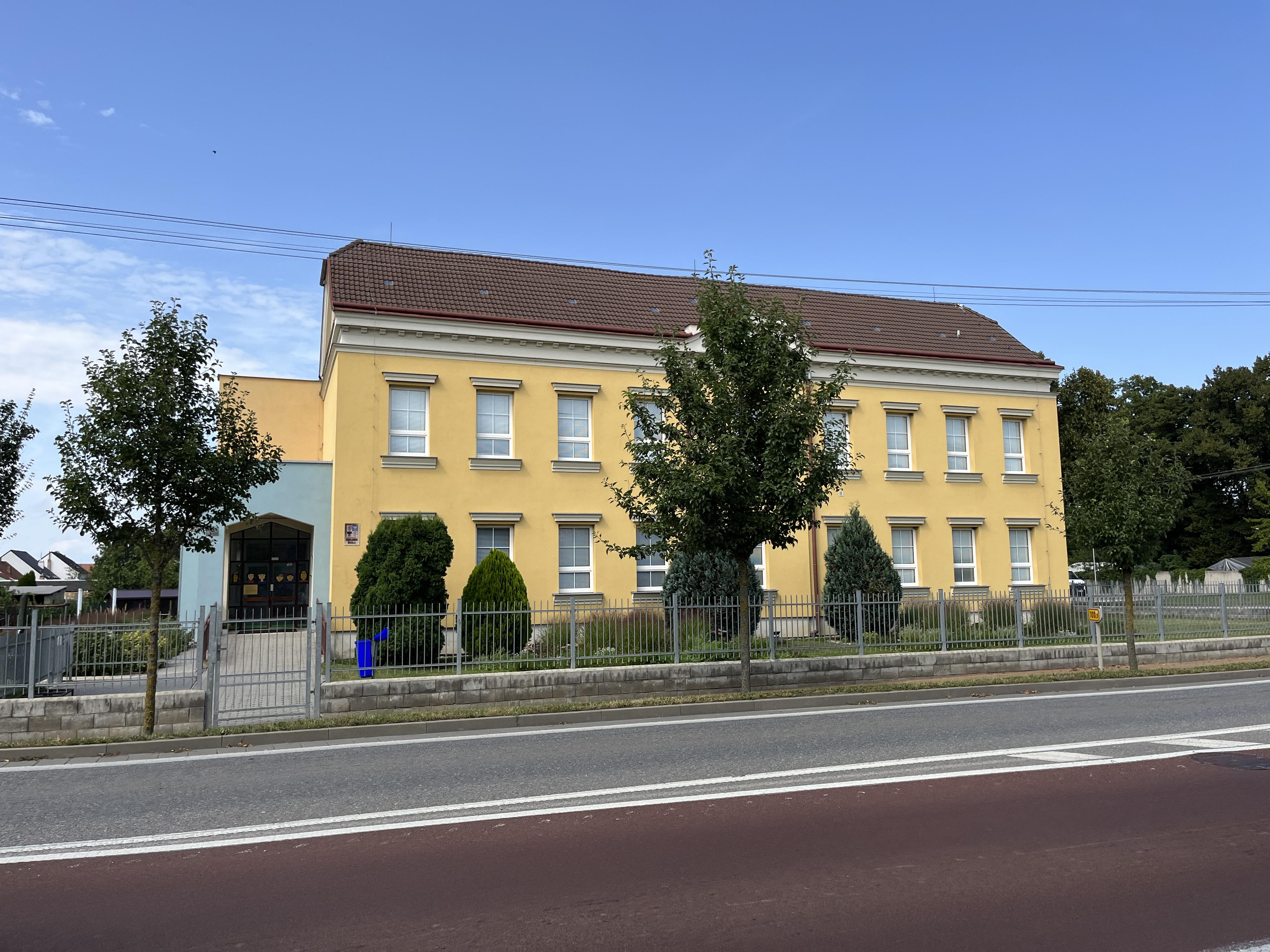 ZŠ a MŠ Petrov, okres Hodonín foto 2