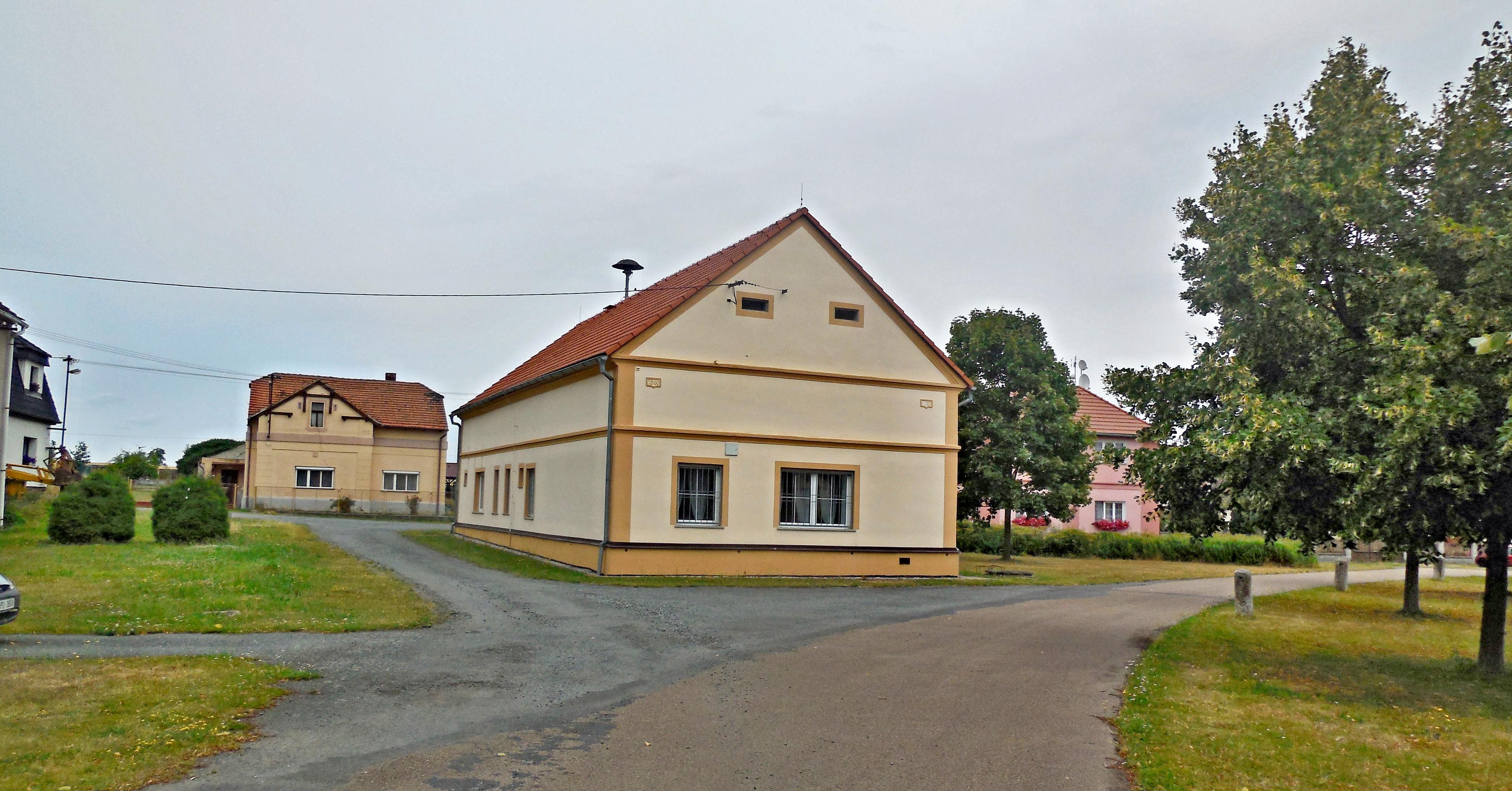 Kotovice - obecní úřad foto 2