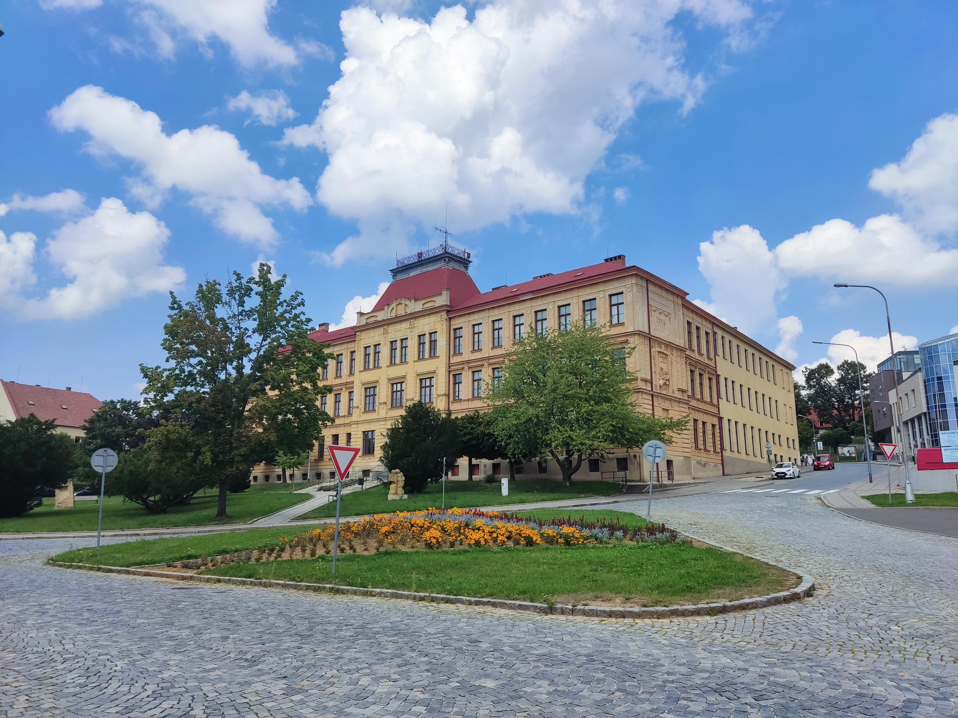 Základní škola, Uherský Brod, Mariánské náměstí 41, okres Uherské Hradiště foto 3
