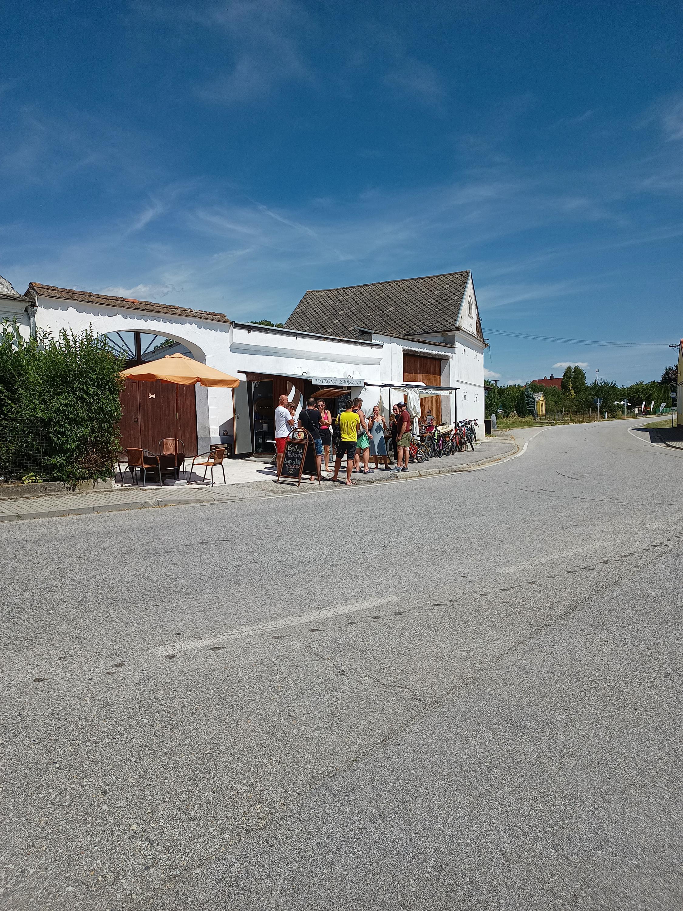 Slověnická zmrzlina a vinotéka foto 2