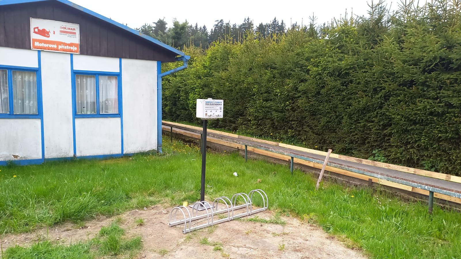 Nabíjecí stanice Obec Bezvěrov foto 4