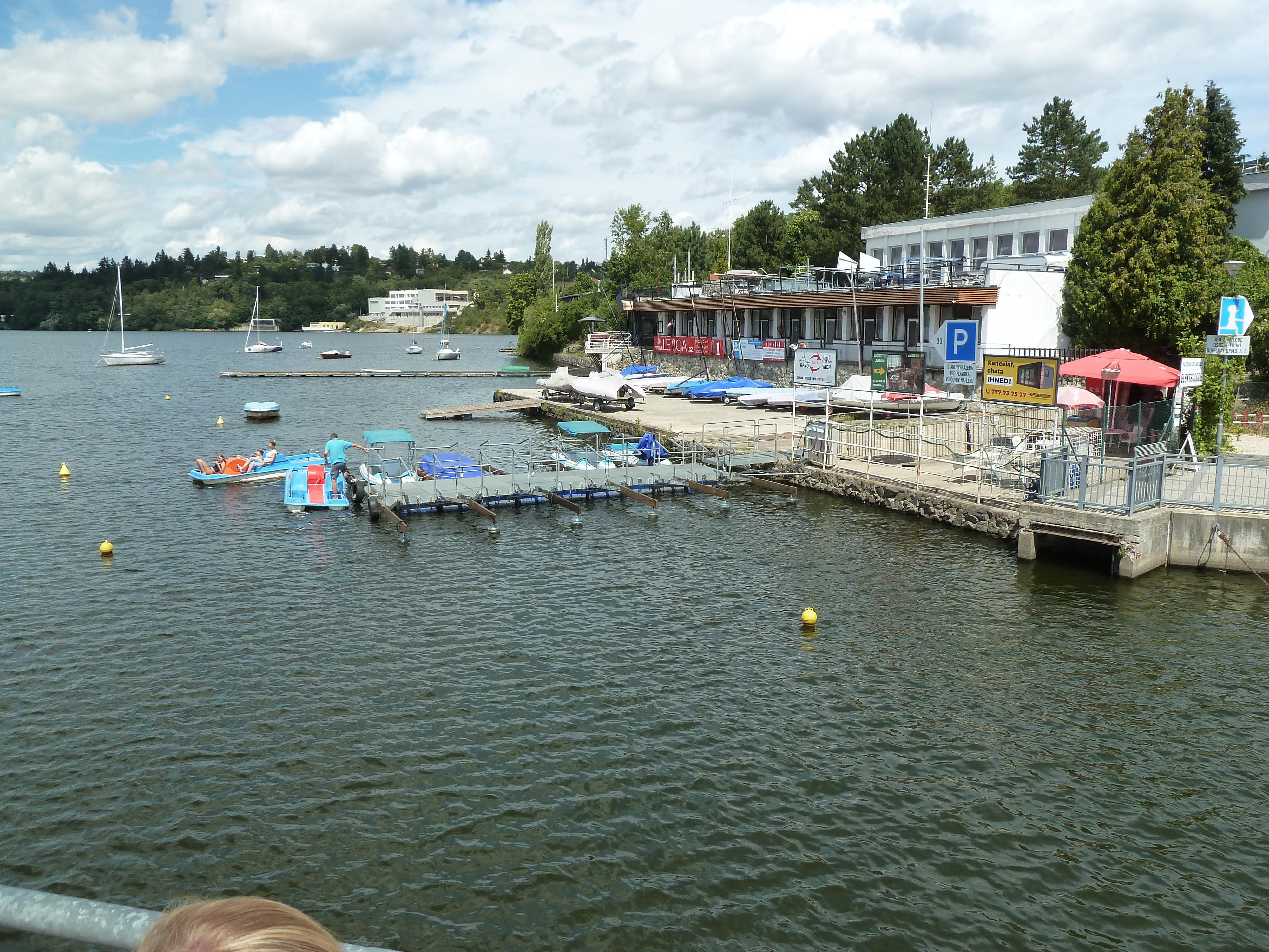 Půjčovna elektro lodiček Nafleku foto 3