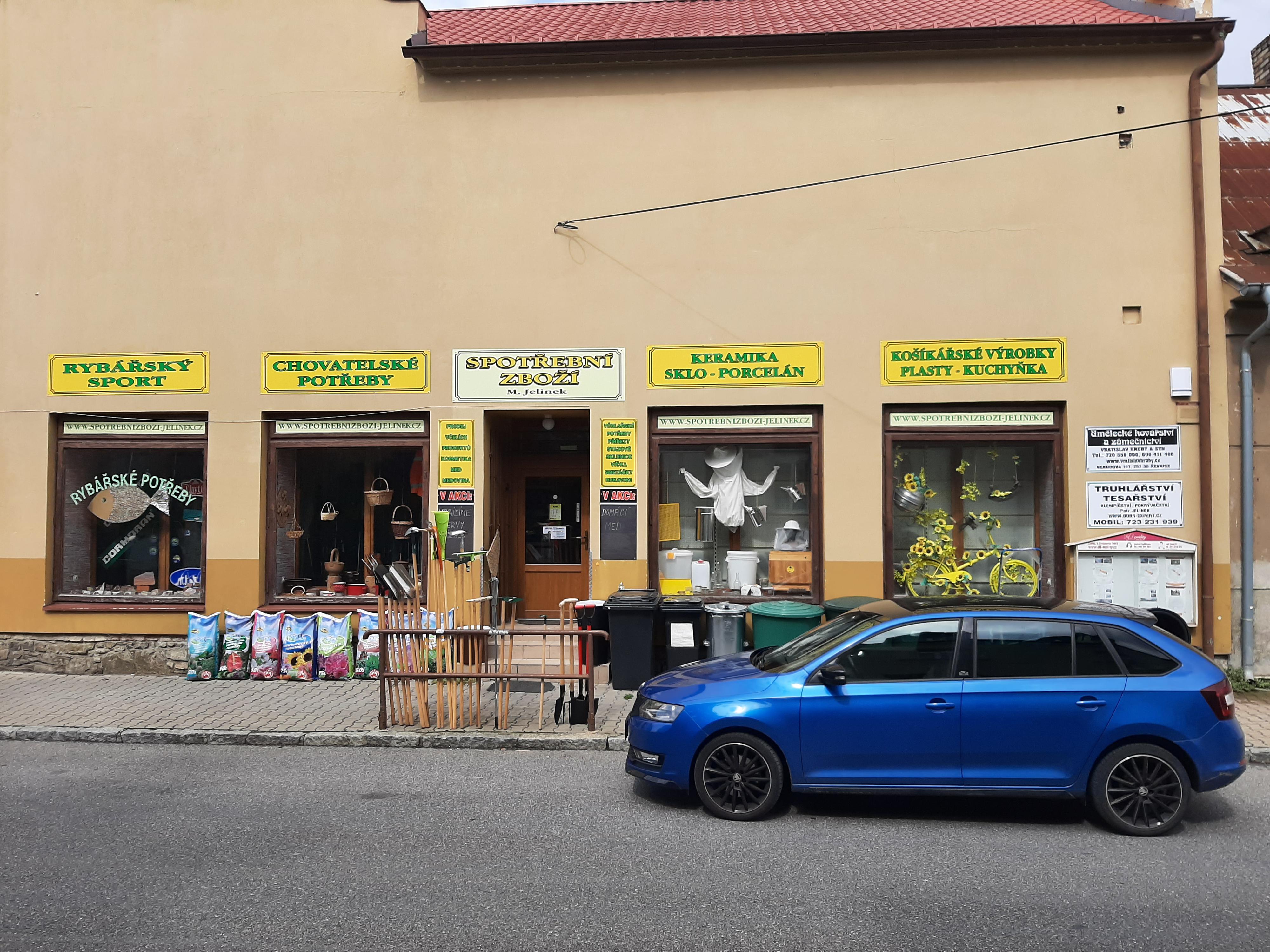 Spotřební zboží u Havlíčkových sadů foto 2