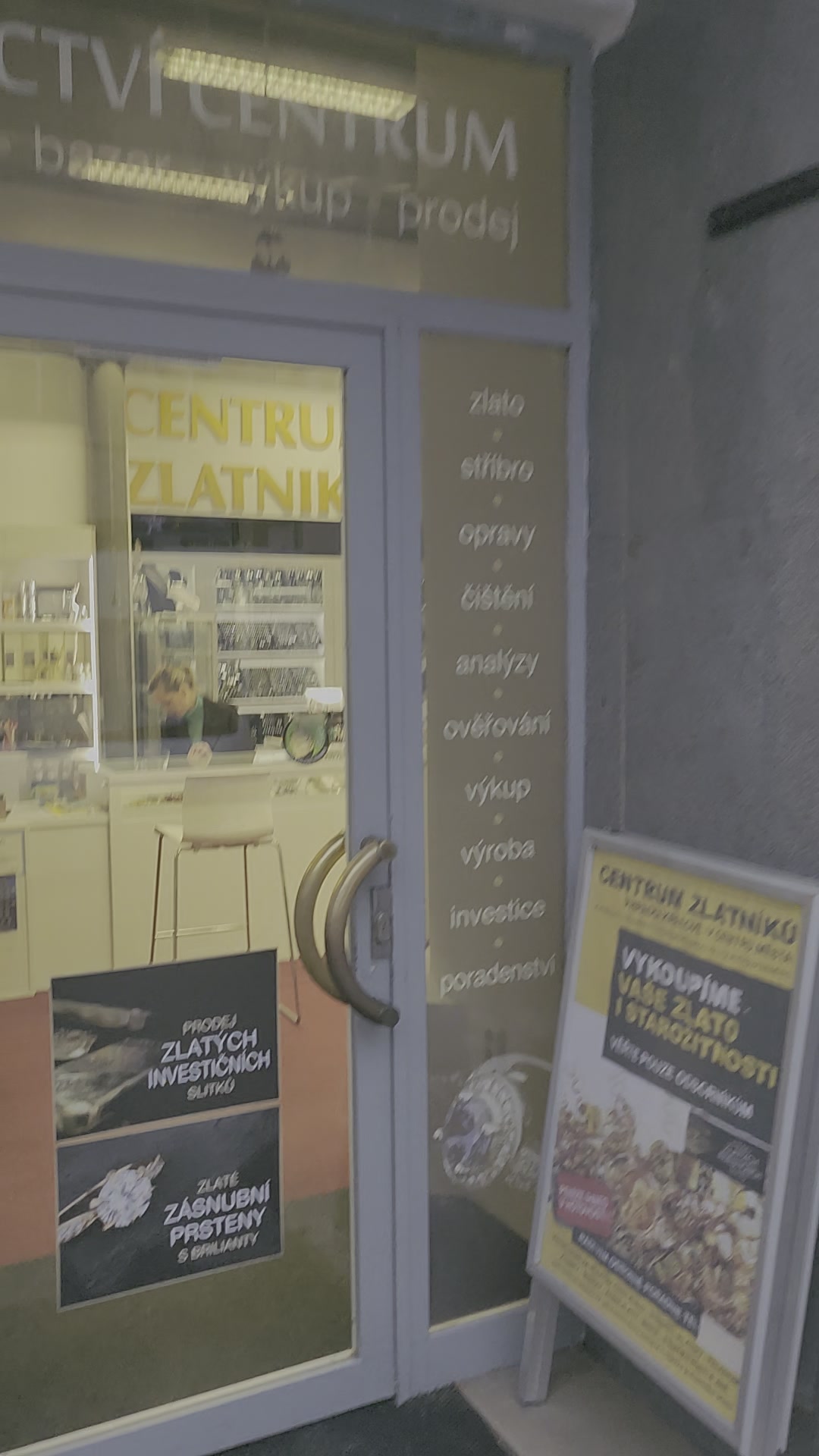 CENTRUM ZLATNÍKŮ HK foto 2 (náhled videa)