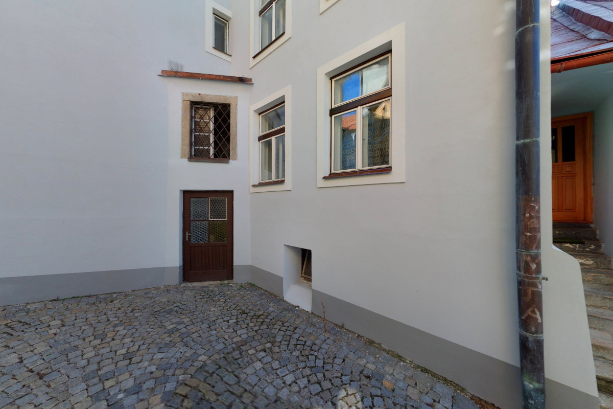 Restaurace na náměstí Míru 175