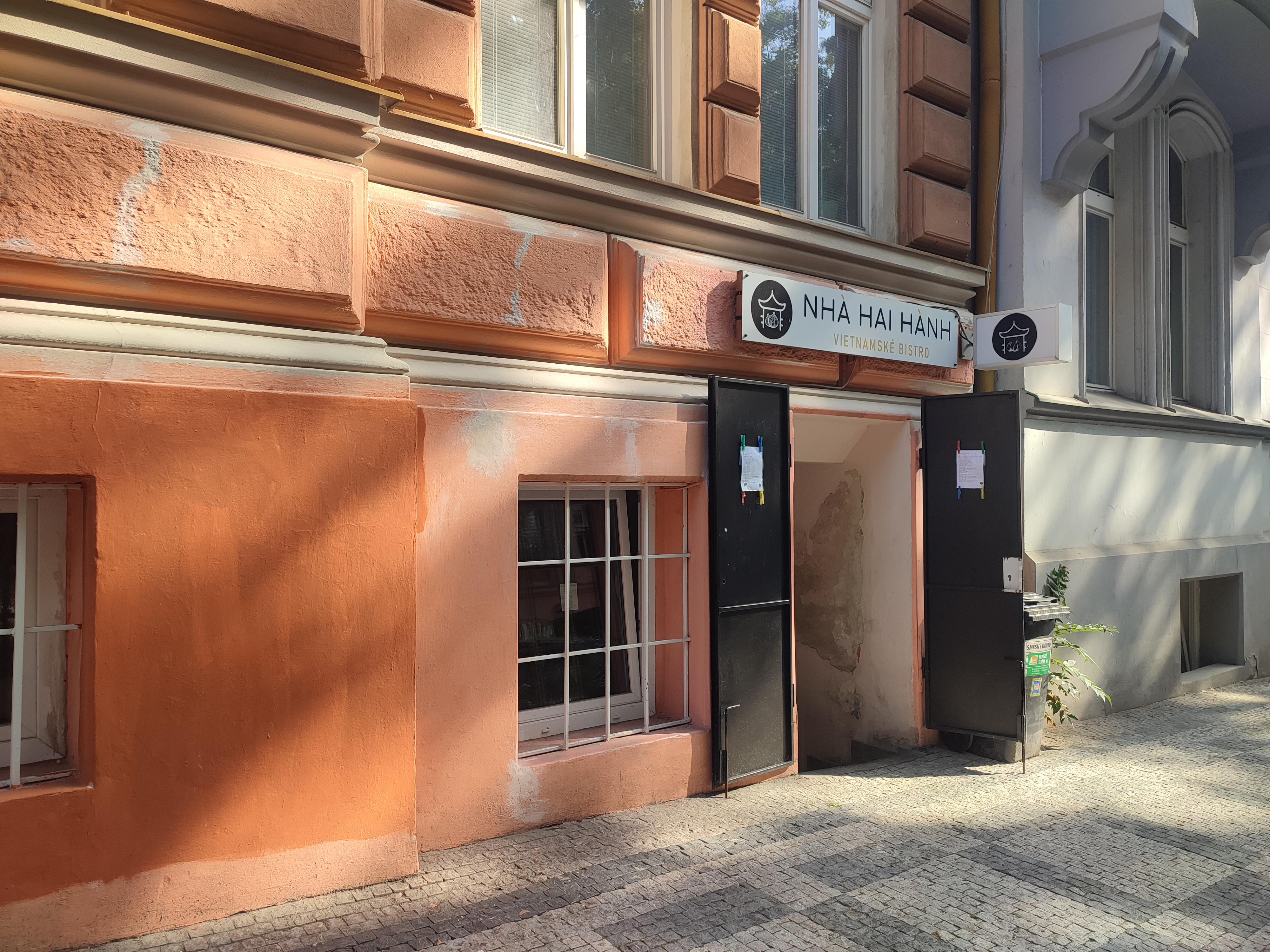 Restaurace Nhà hai hành foto 1