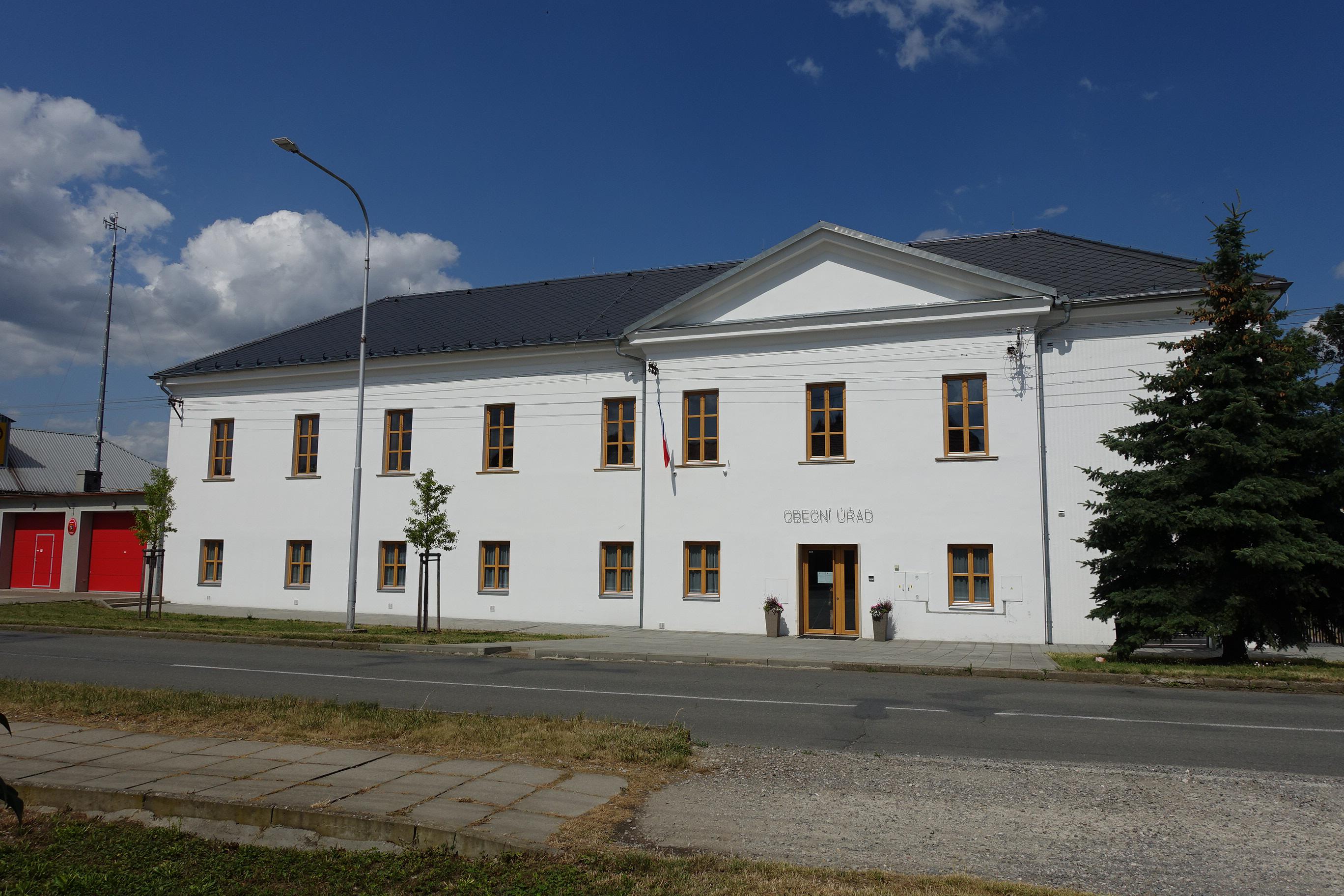 Hluchov - obecní úřad foto 3