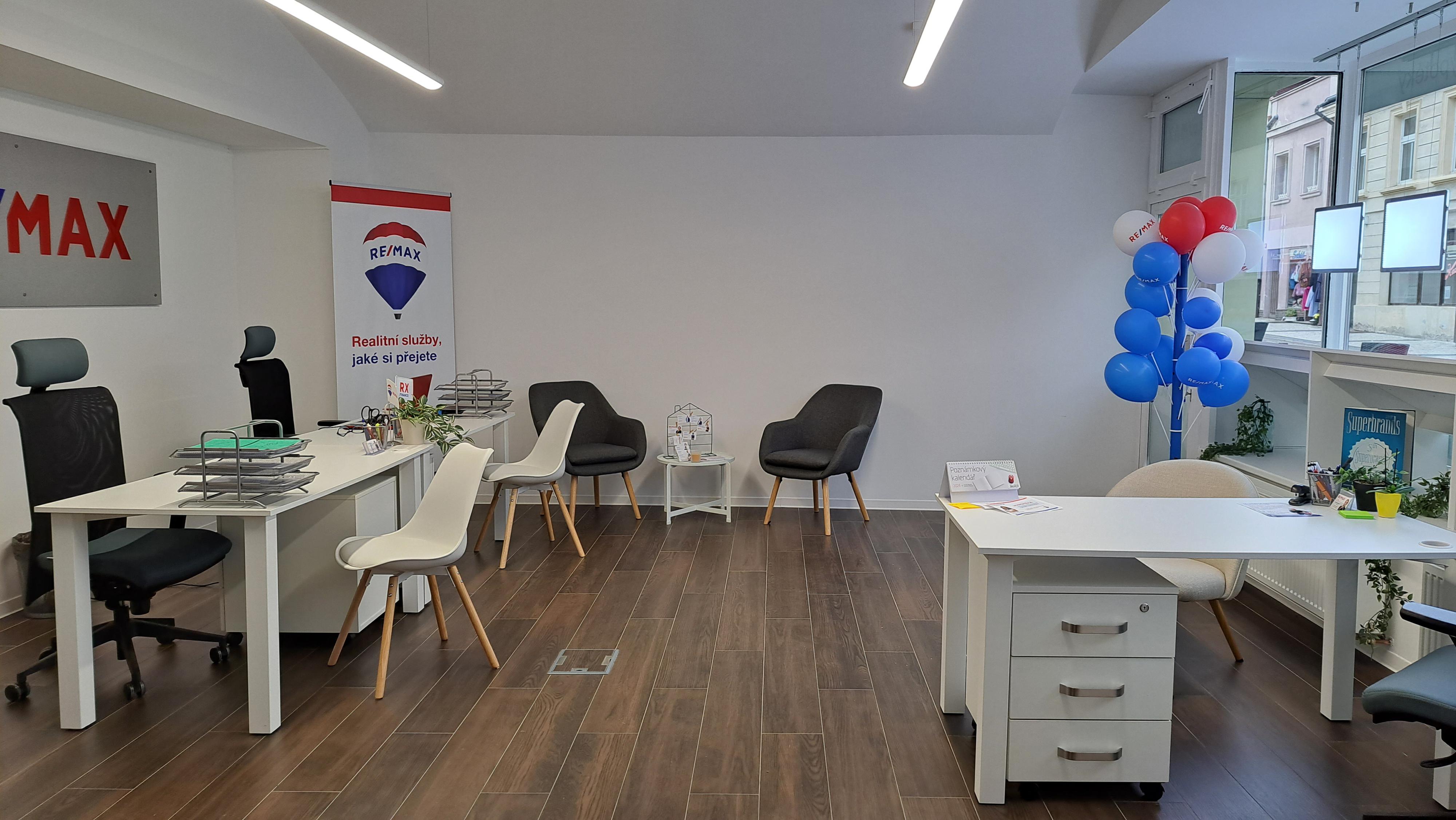 Lenka Hrdličková - realitní makléř RE/MAX 4 You foto 2