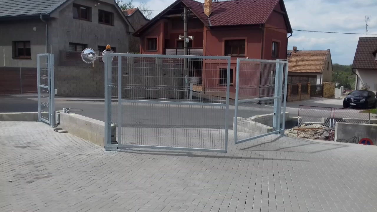 Martin Pfaur - vrata, brány, pergoly foto 2 (náhled videa)