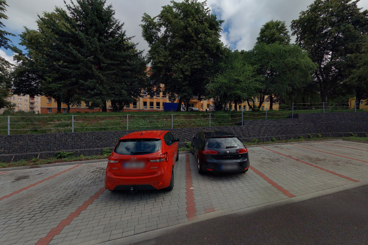 ZŠ Ostrov, Májová foto 2