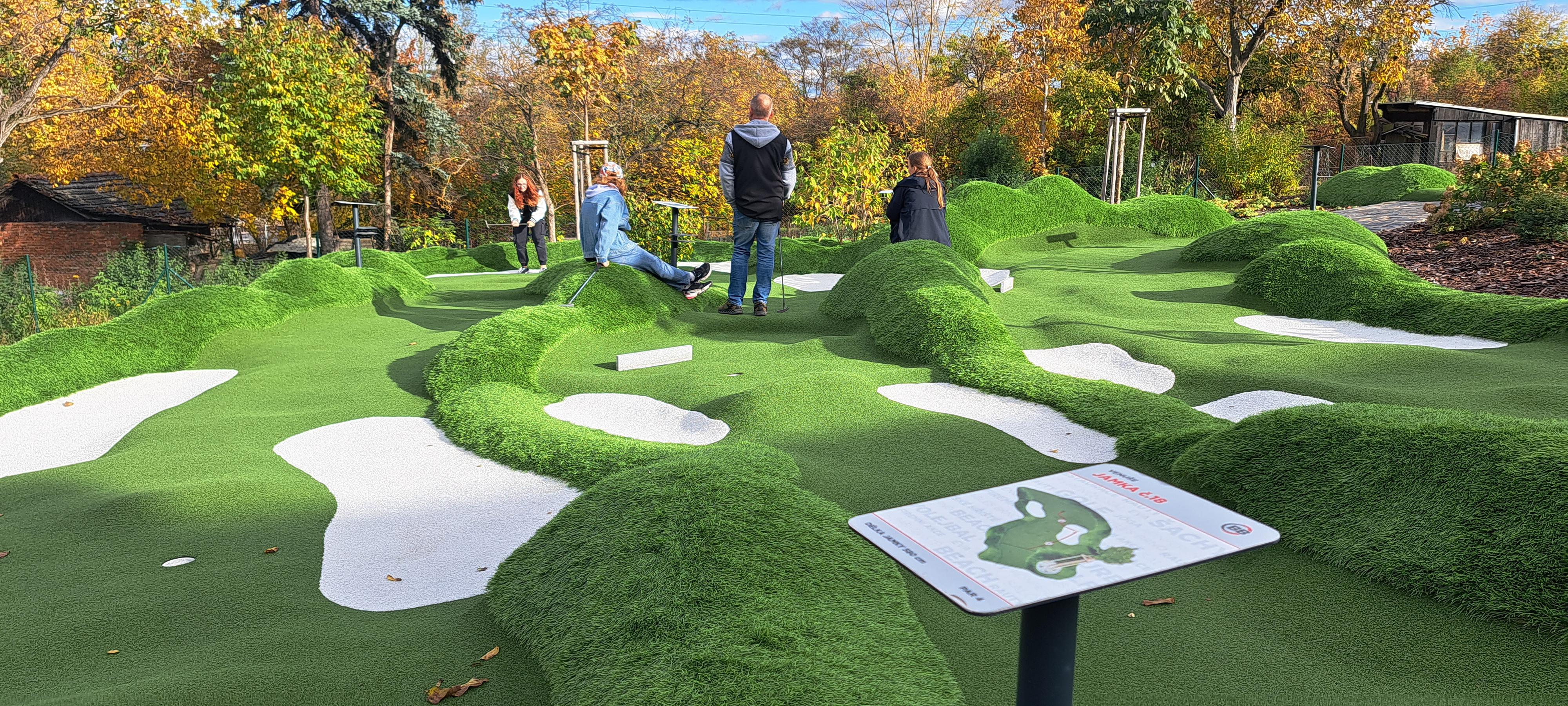 Adventure golf - Bowling centrum Brno foto 5