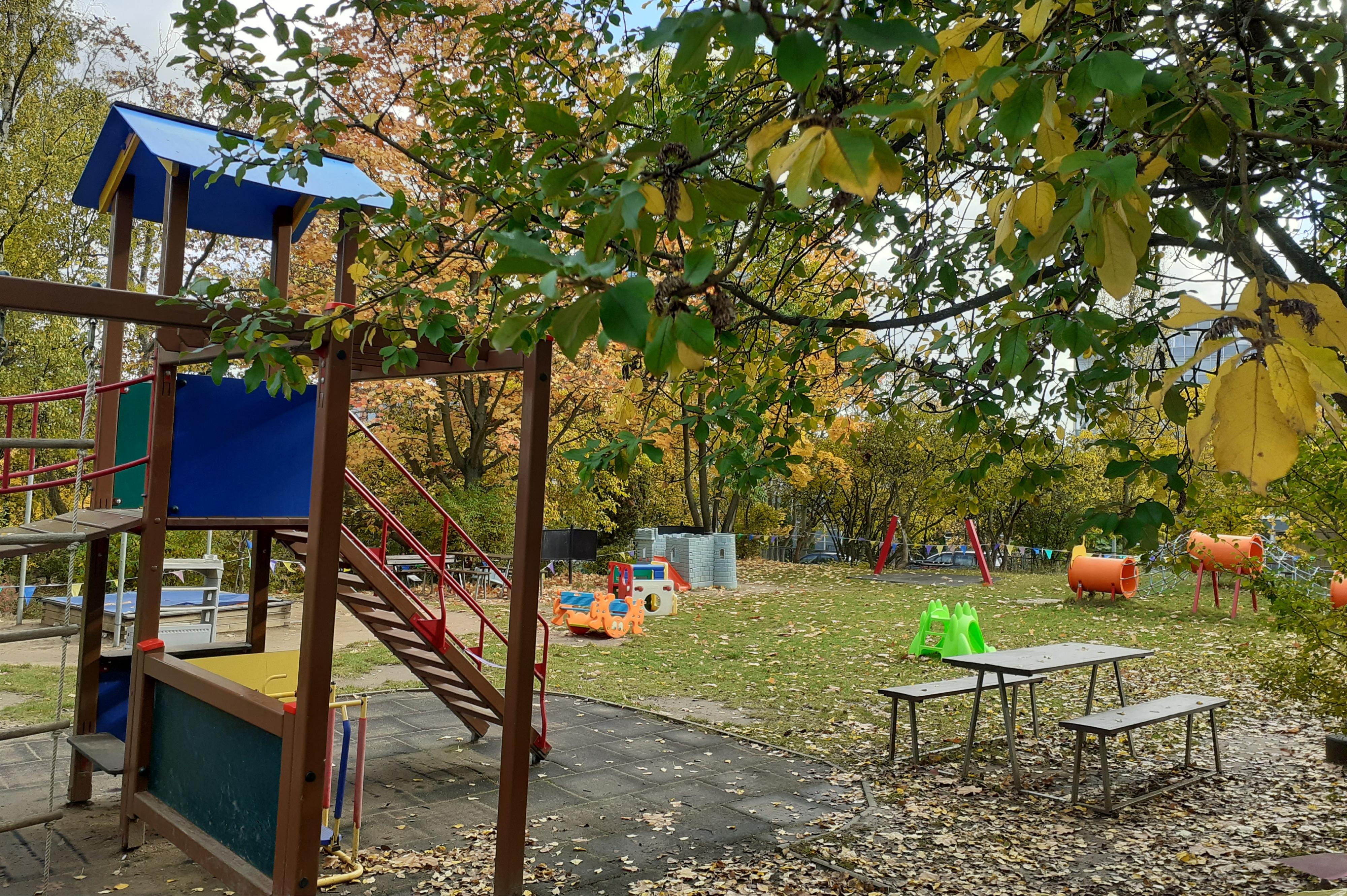 ZŠ a MŠ Praha 6, Bílá foto 3