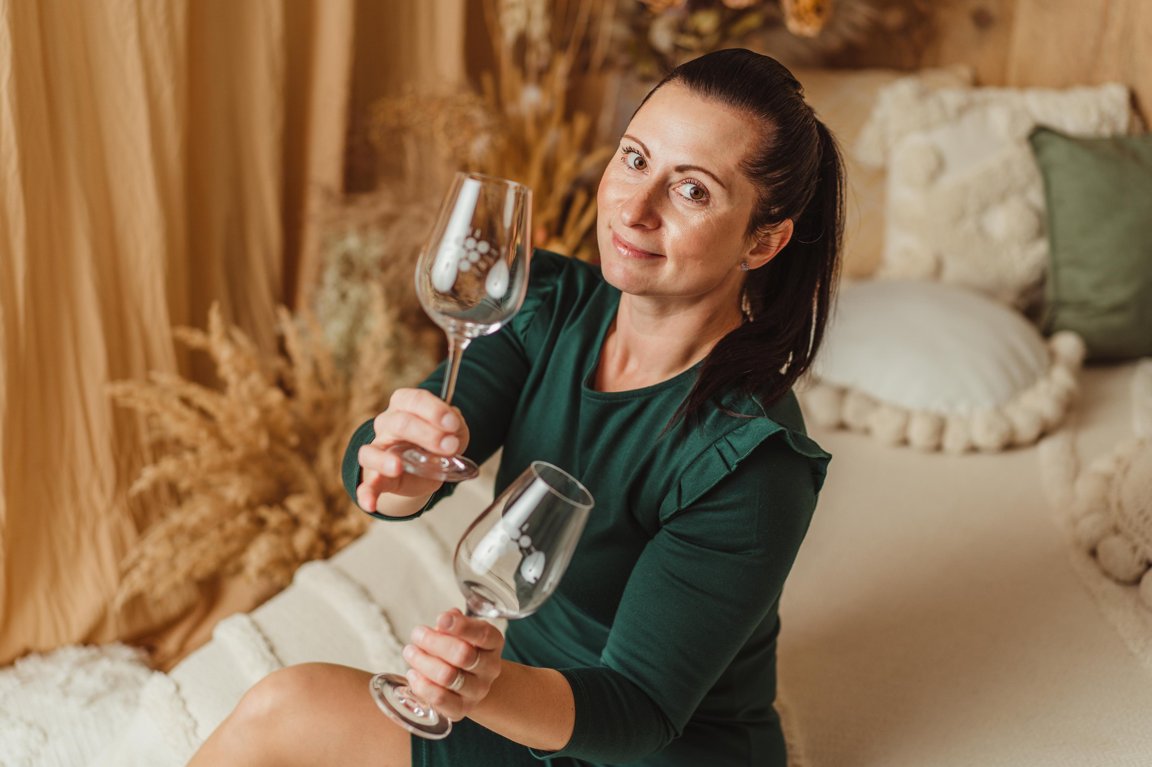 Máma na víně - Mgr. Adéla Hanáková, Ph.D.