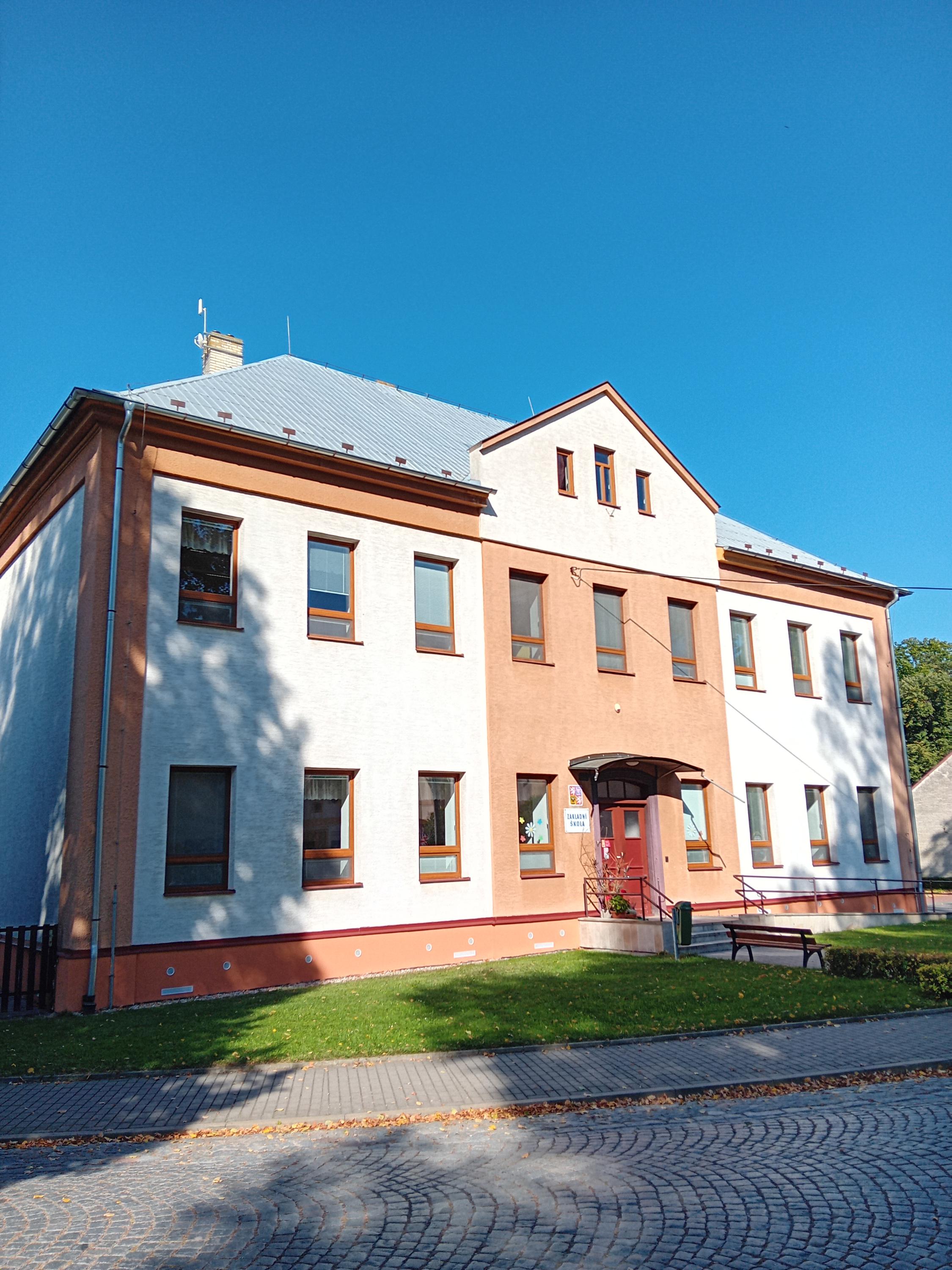 Masarykova ZŠ Dolní Roveň foto 2