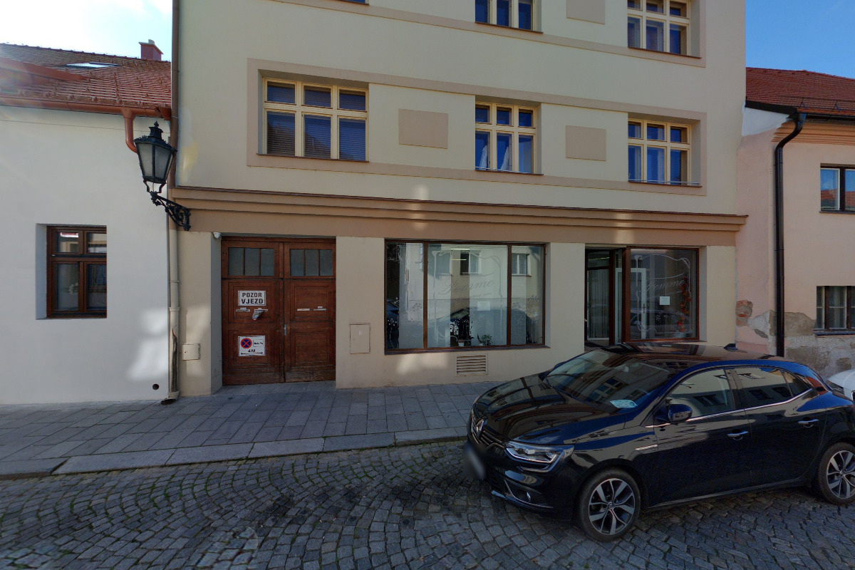 Femme - kadeřnický a nehtový salon