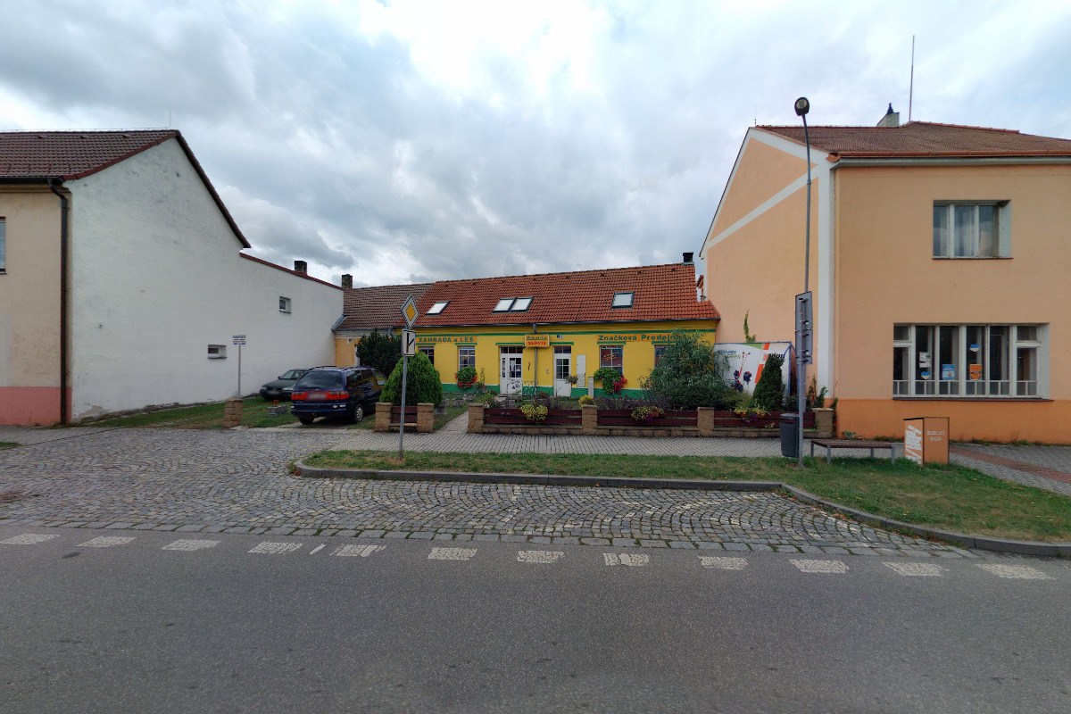 Zahrada a les - značková prodejna foto 4