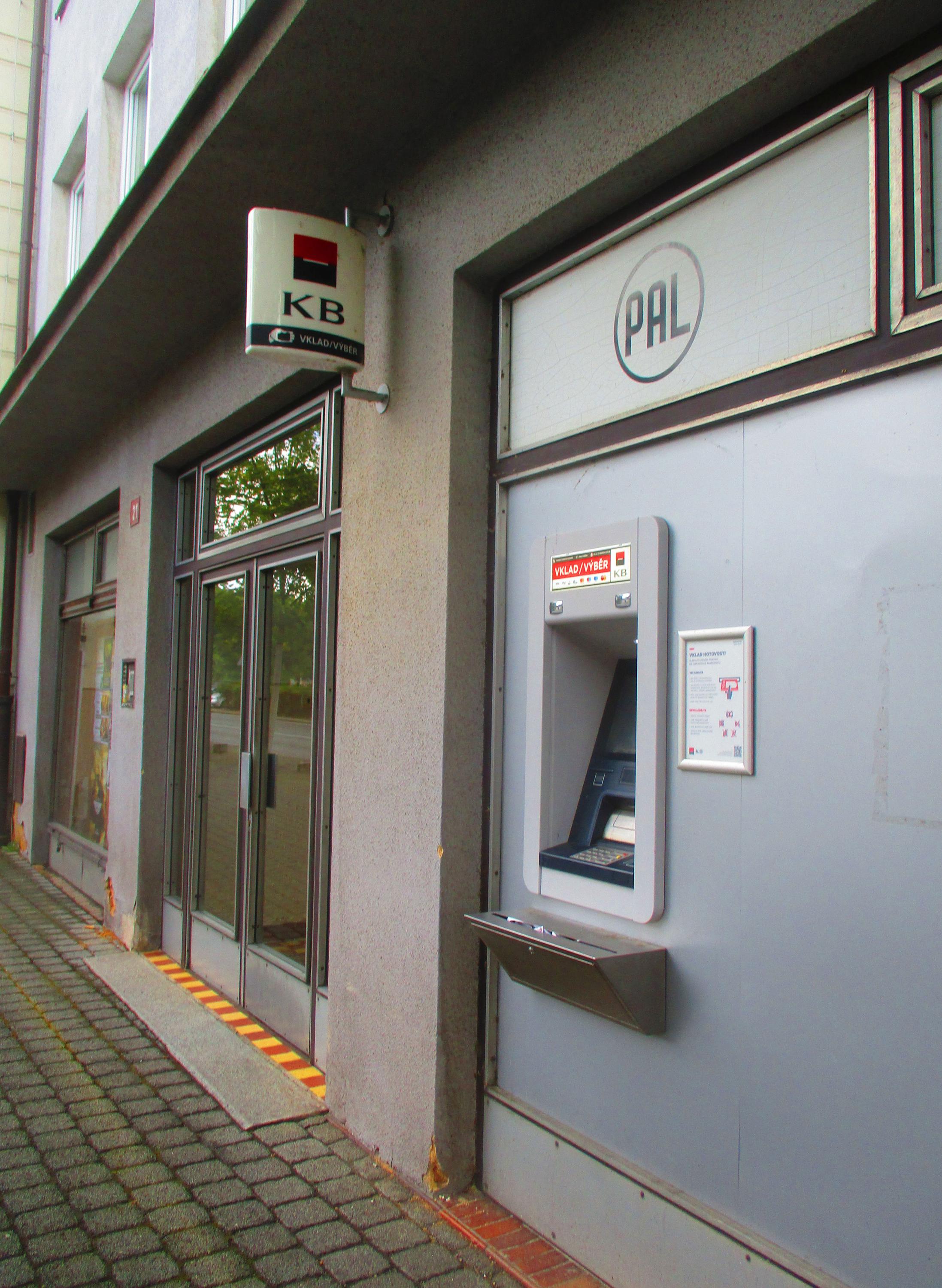 Bankomat Komerční banky foto 2