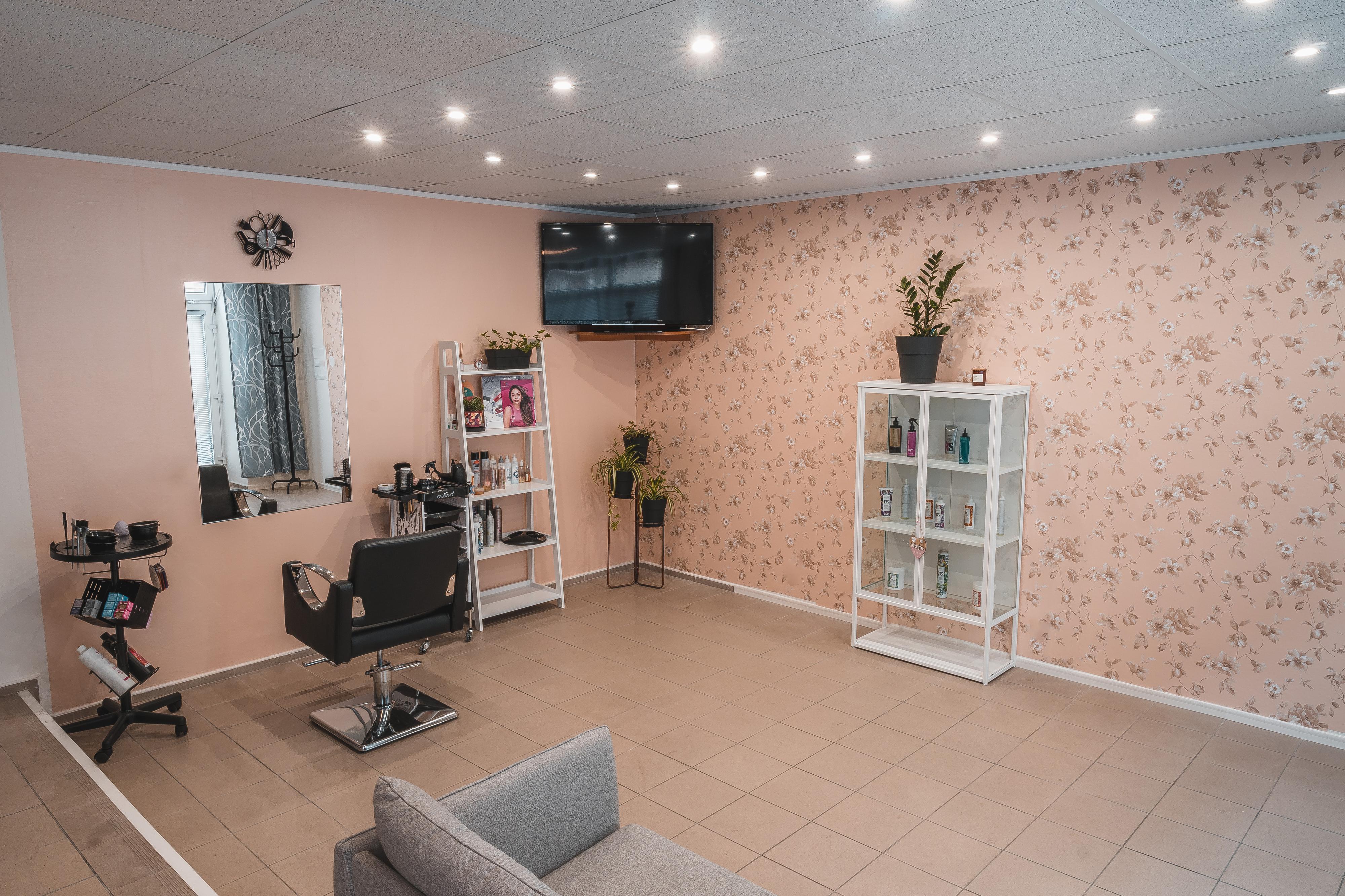 Kadeřnictví U Kněžny Emmy foto 2