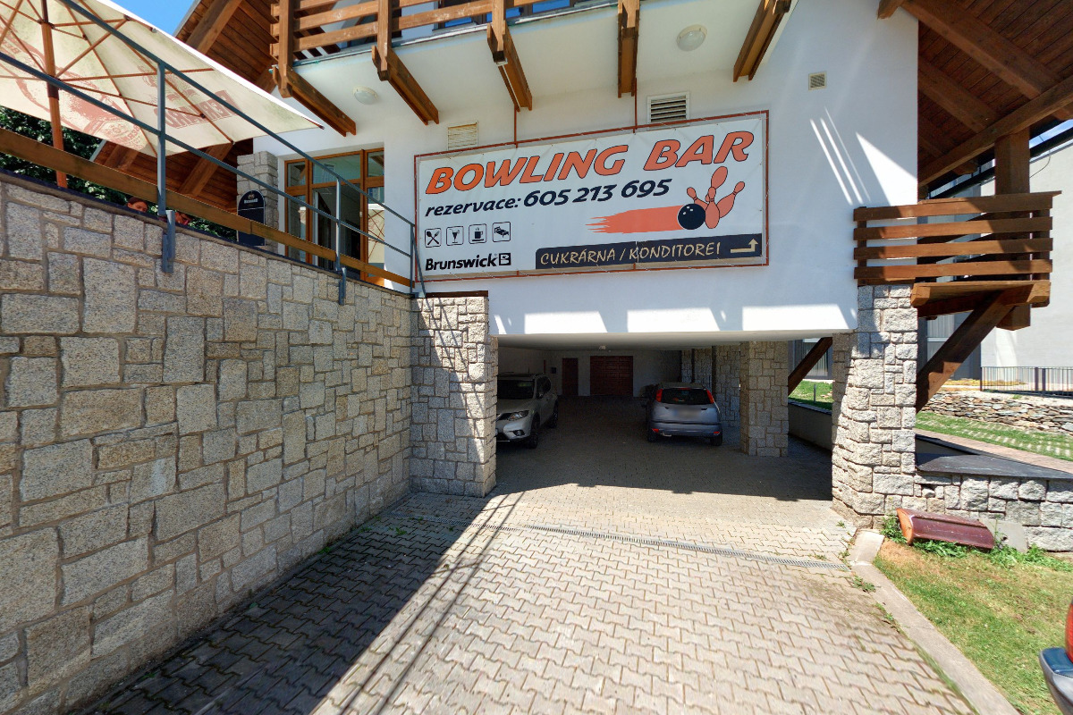 Bowling bar