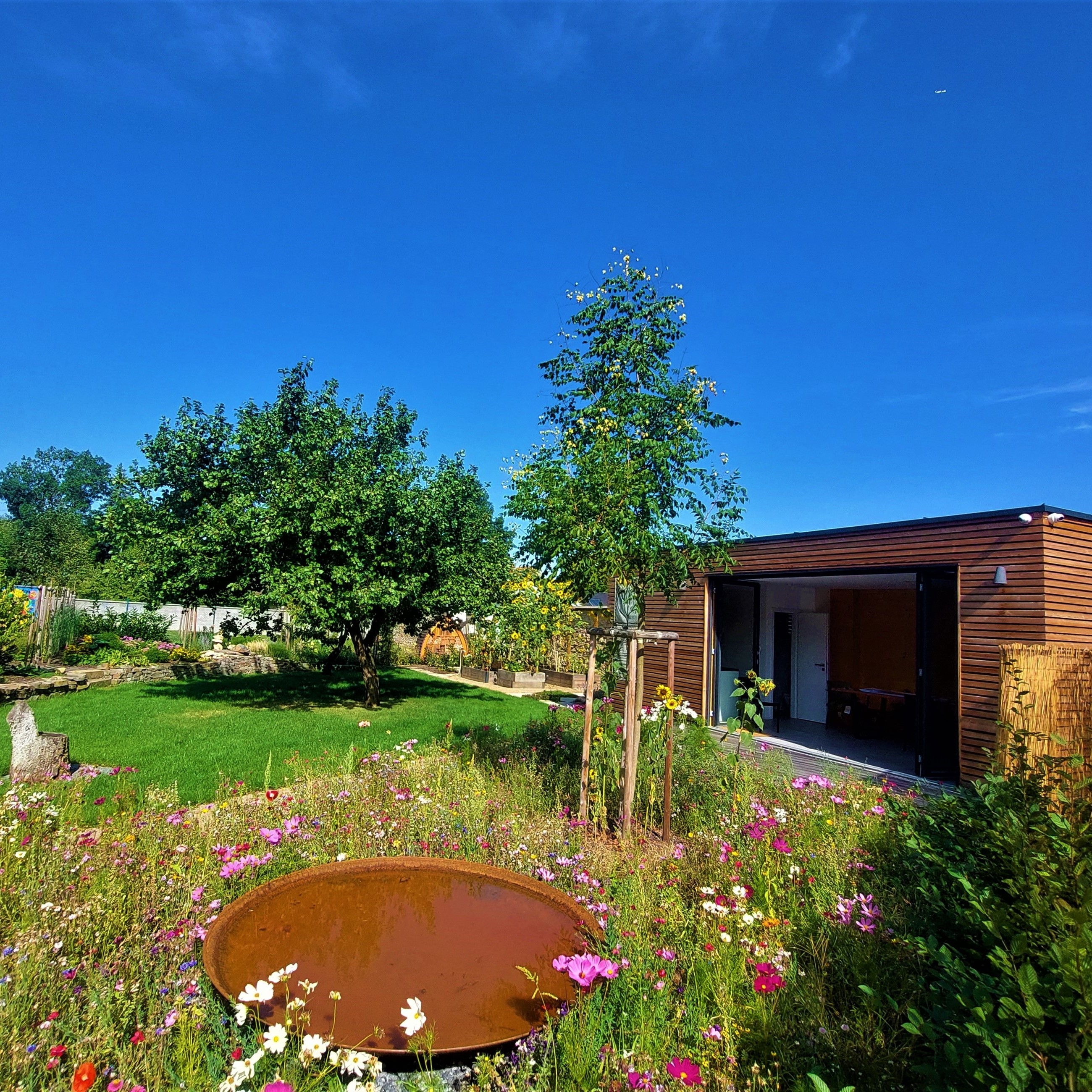 JAMI Gardens - letní ateliér foto 6