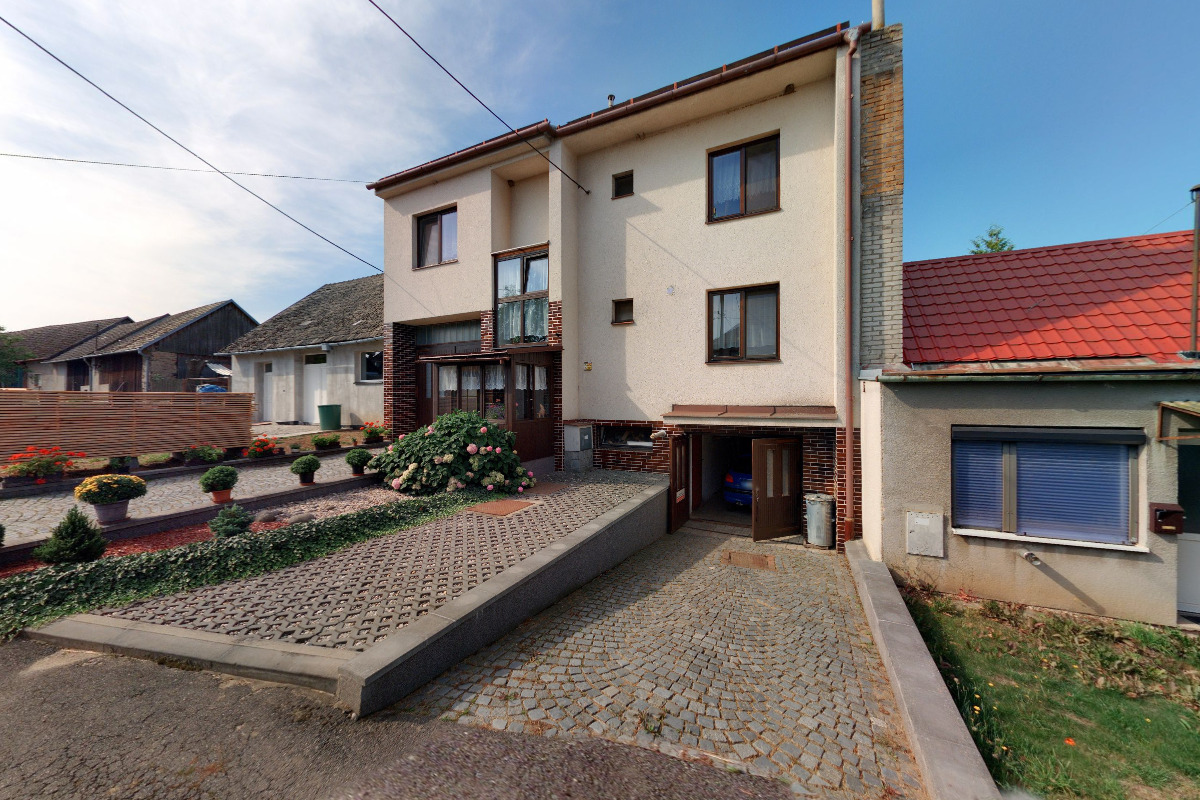 Základní článek hnutí Brontosaurus Campanula Barbata Jeseníky