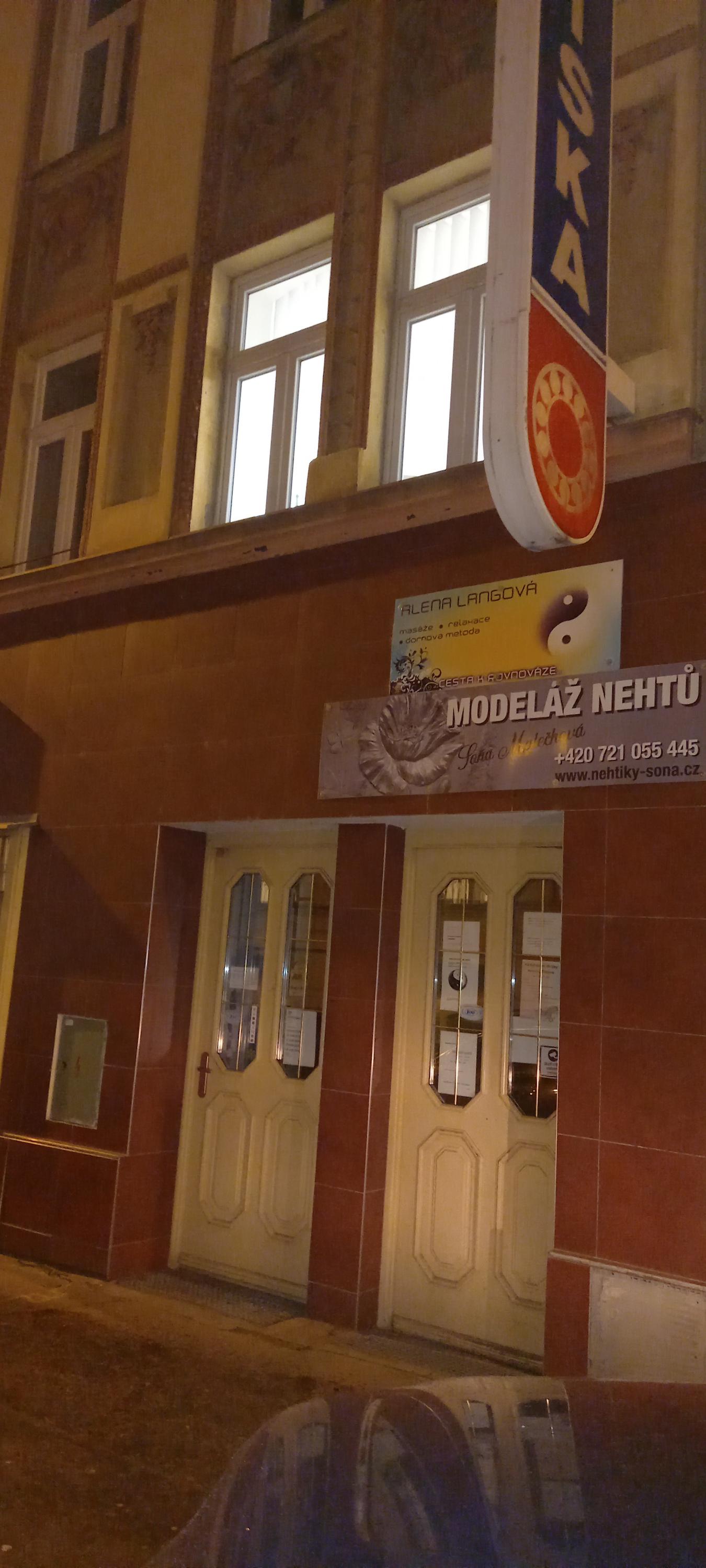 Modeláž nehtů foto 2