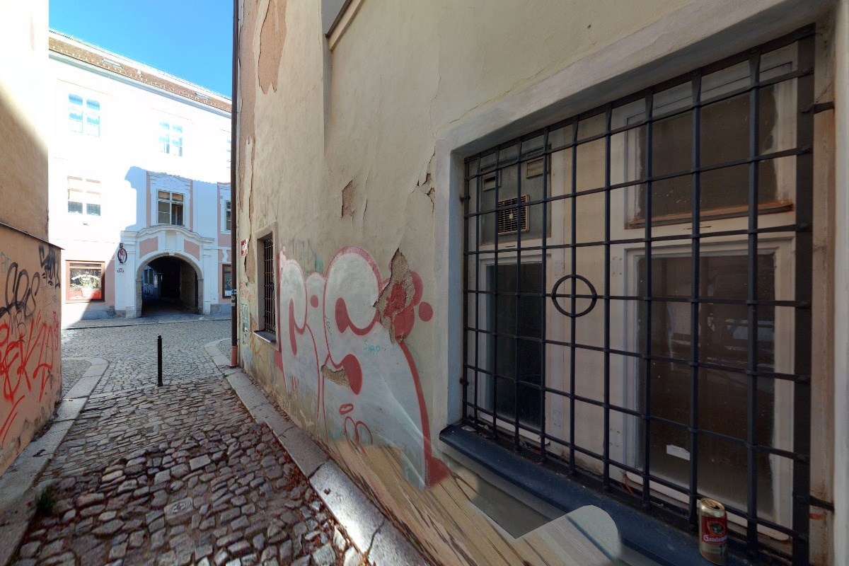 Mad Monkey Café & Bistro