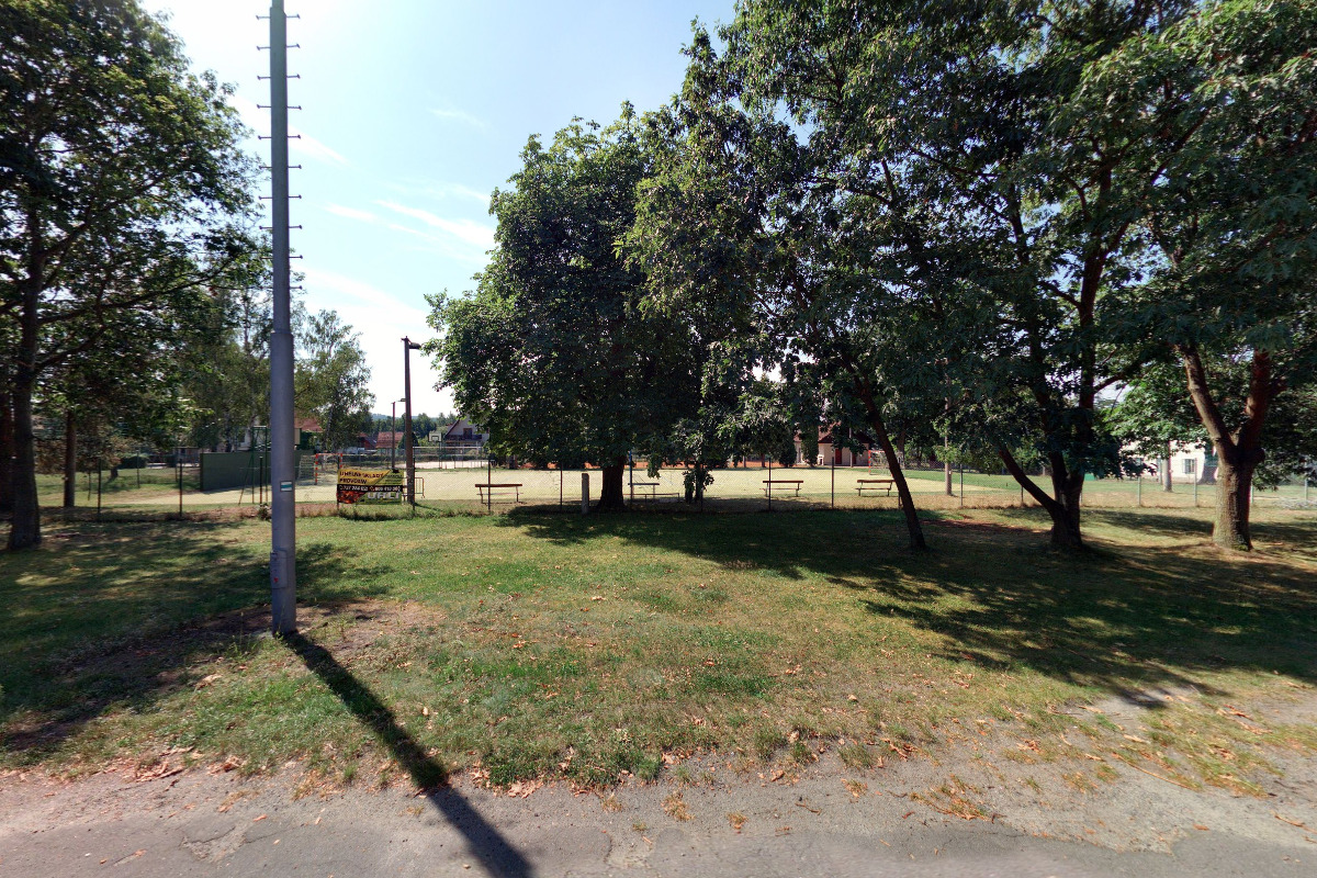 Sportovní areál u nádraží Jestřebí foto 2