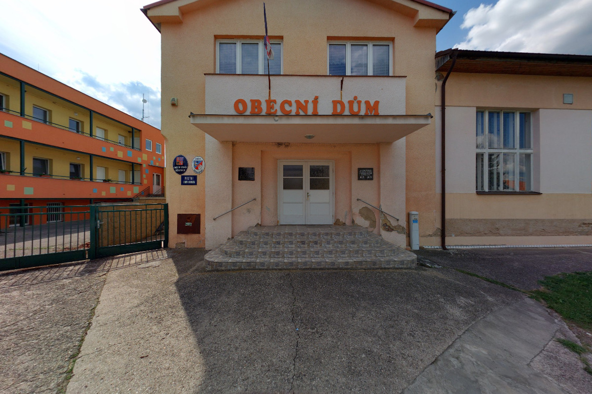 Běrunice - obecní úřad foto 3